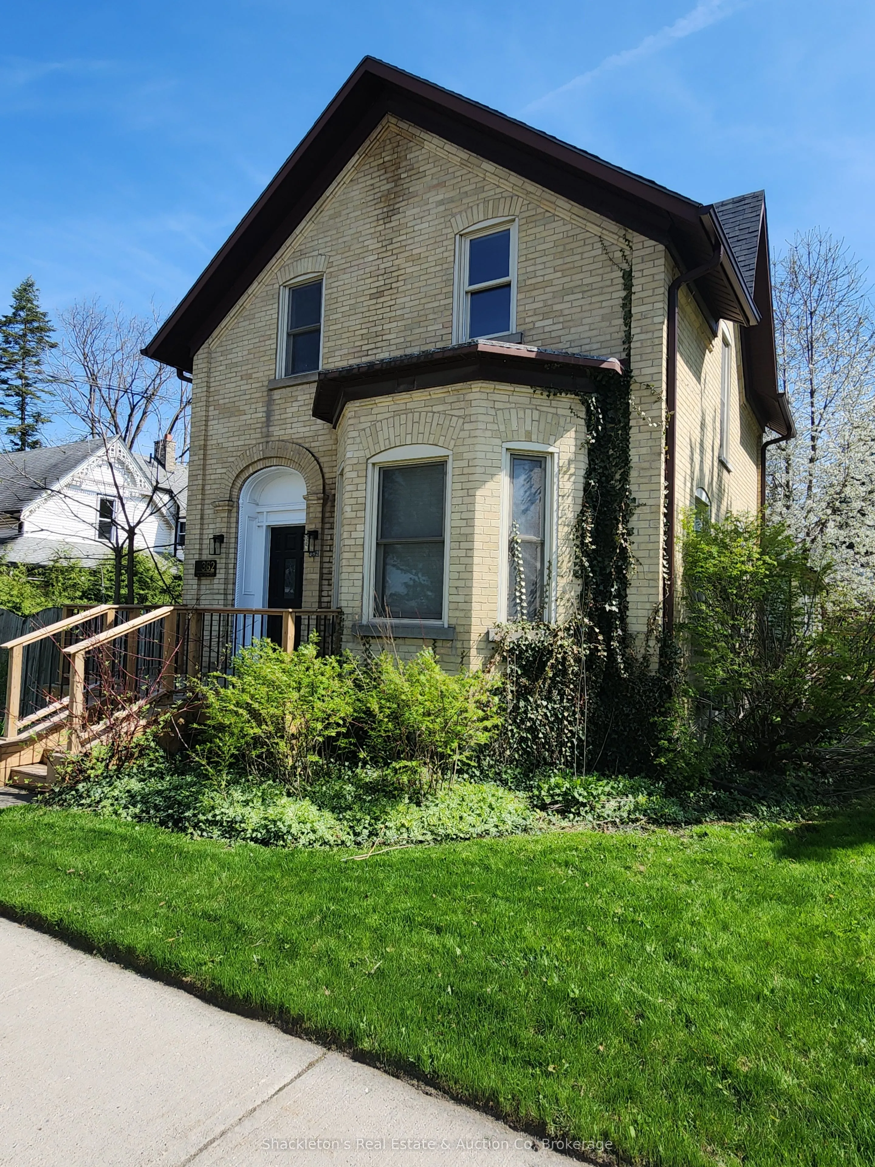 382 Queen Street E