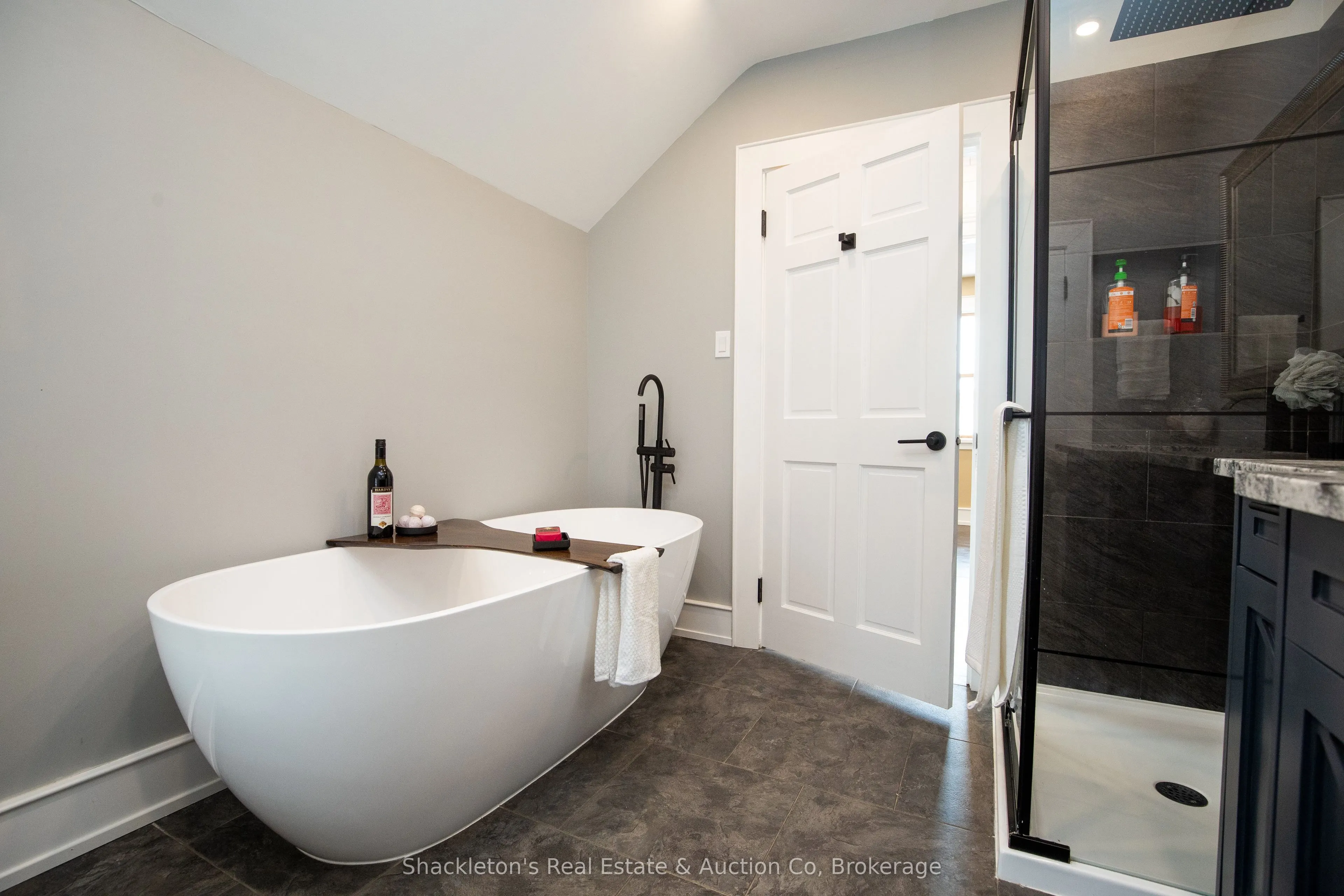 382 Queen Street E