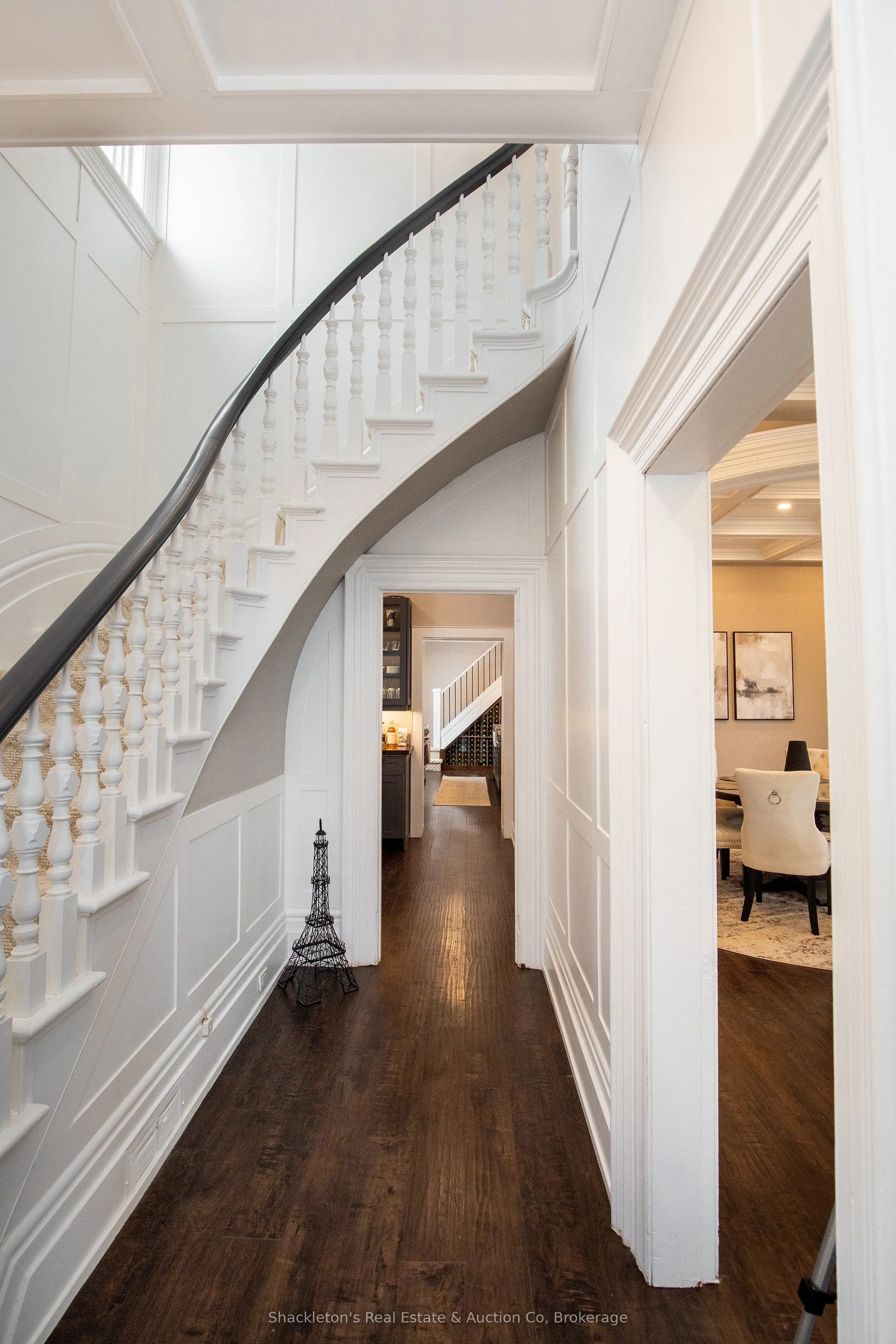 382 Queen Street E