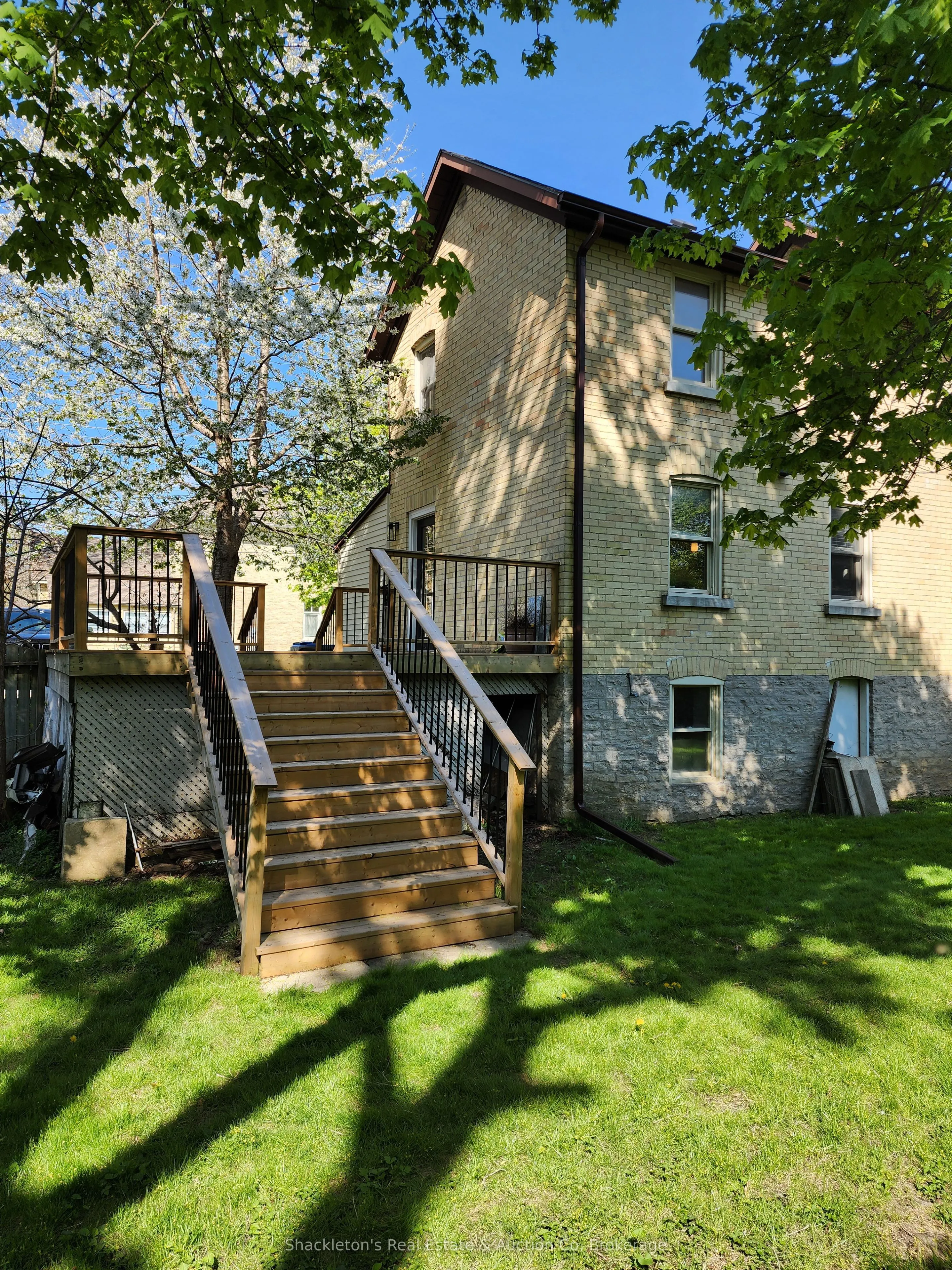 382 Queen Street E