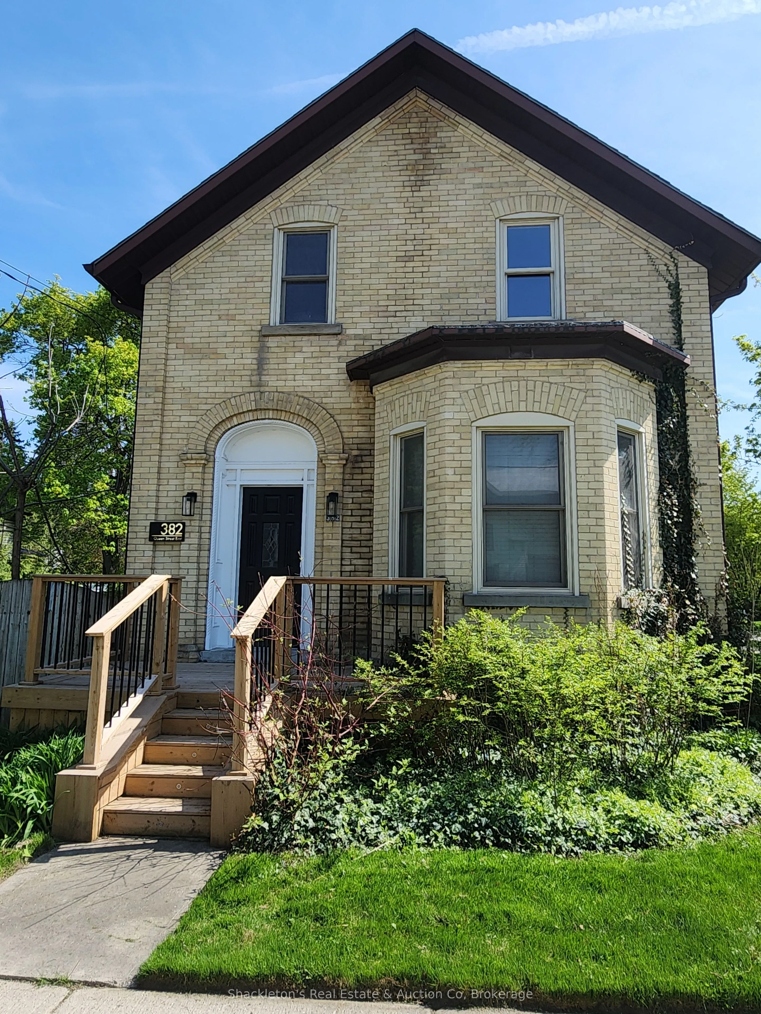 382 Queen Street E