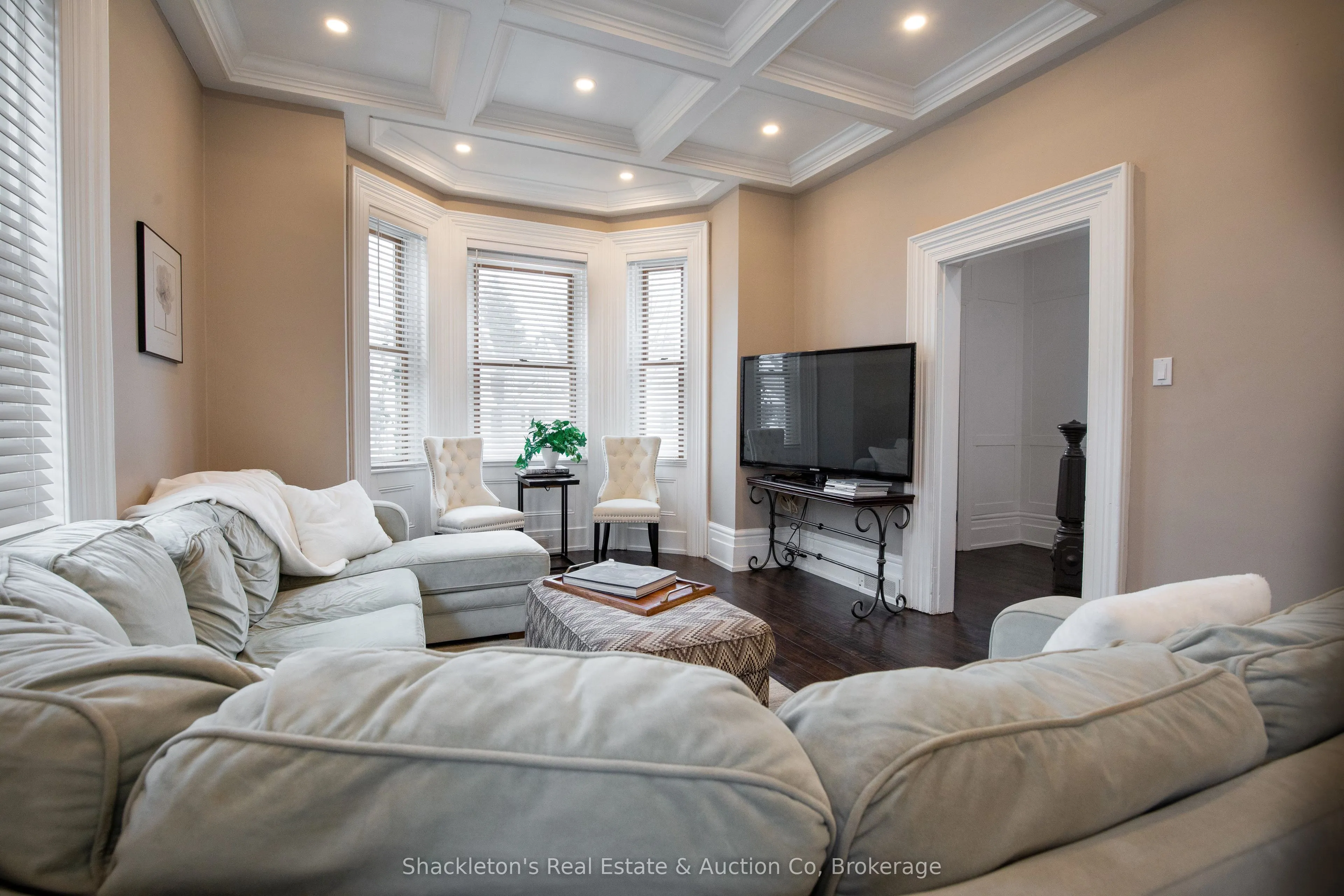 382 Queen Street E