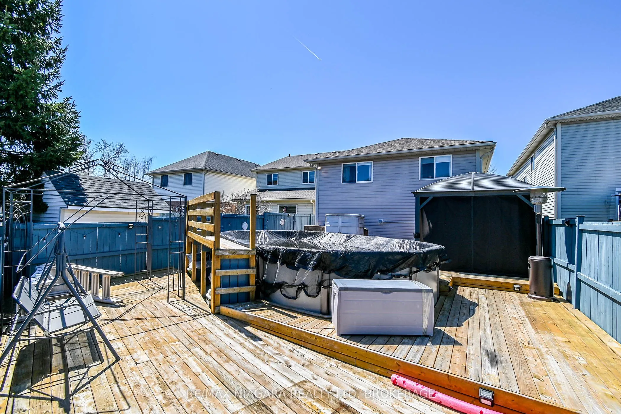 14 JENNIFER Crescent