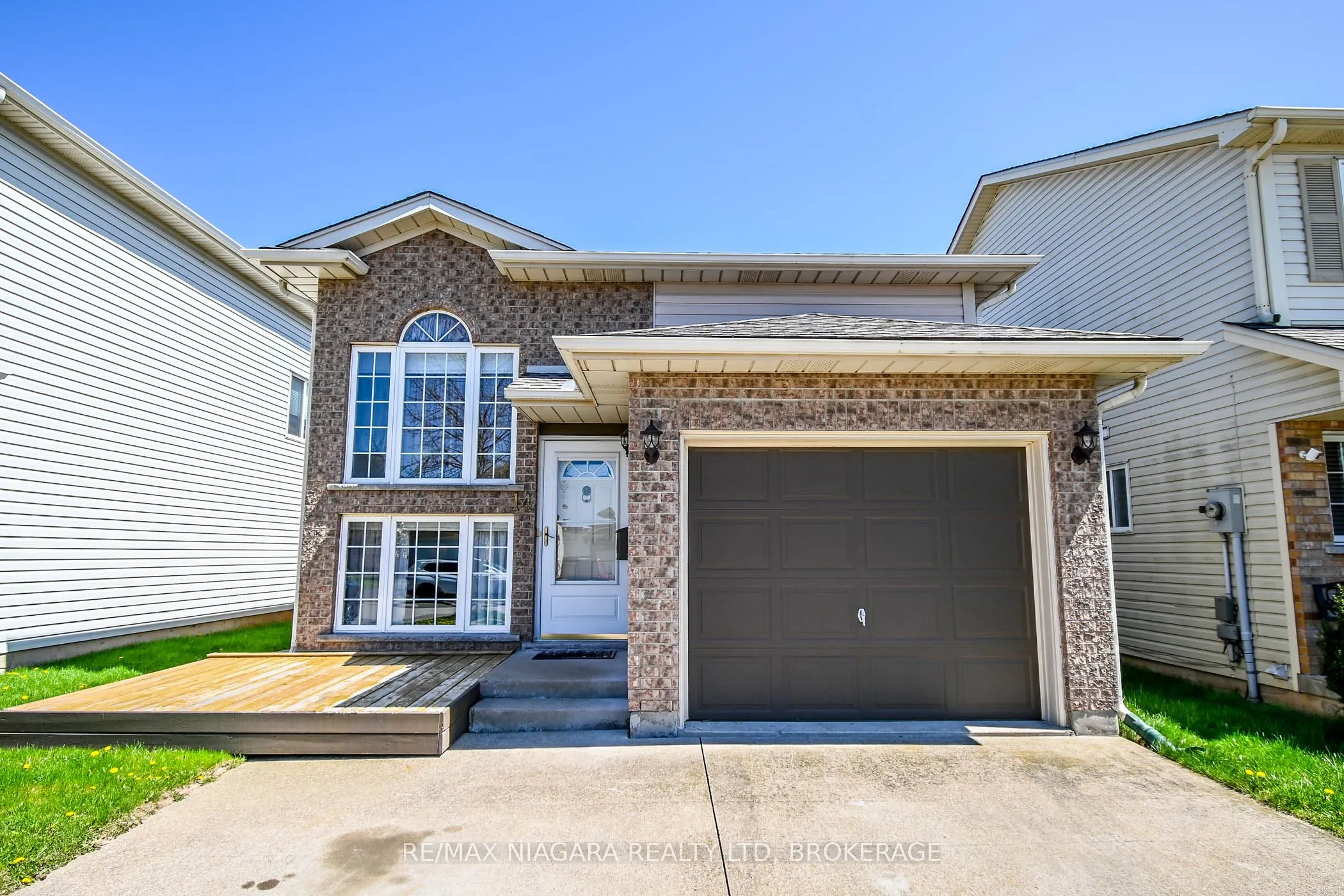 14 JENNIFER Crescent