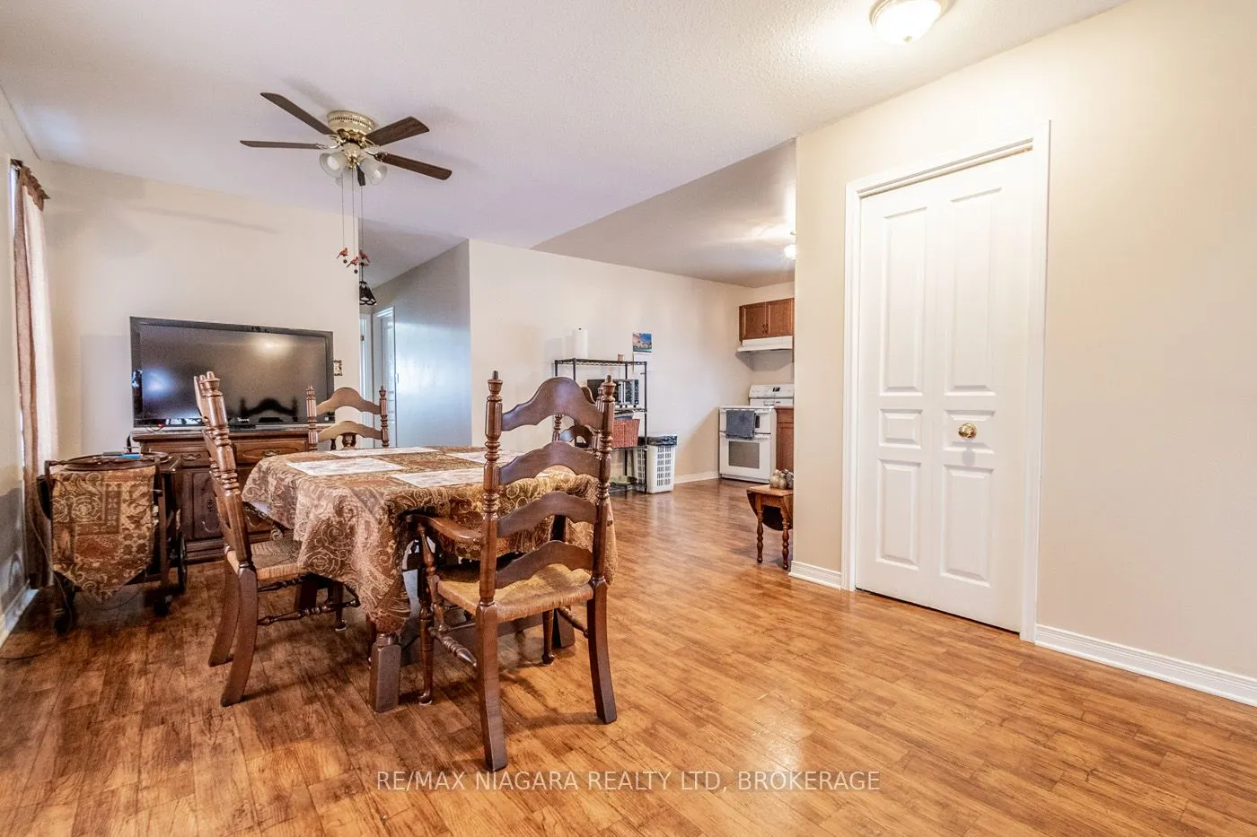 14 JENNIFER Crescent