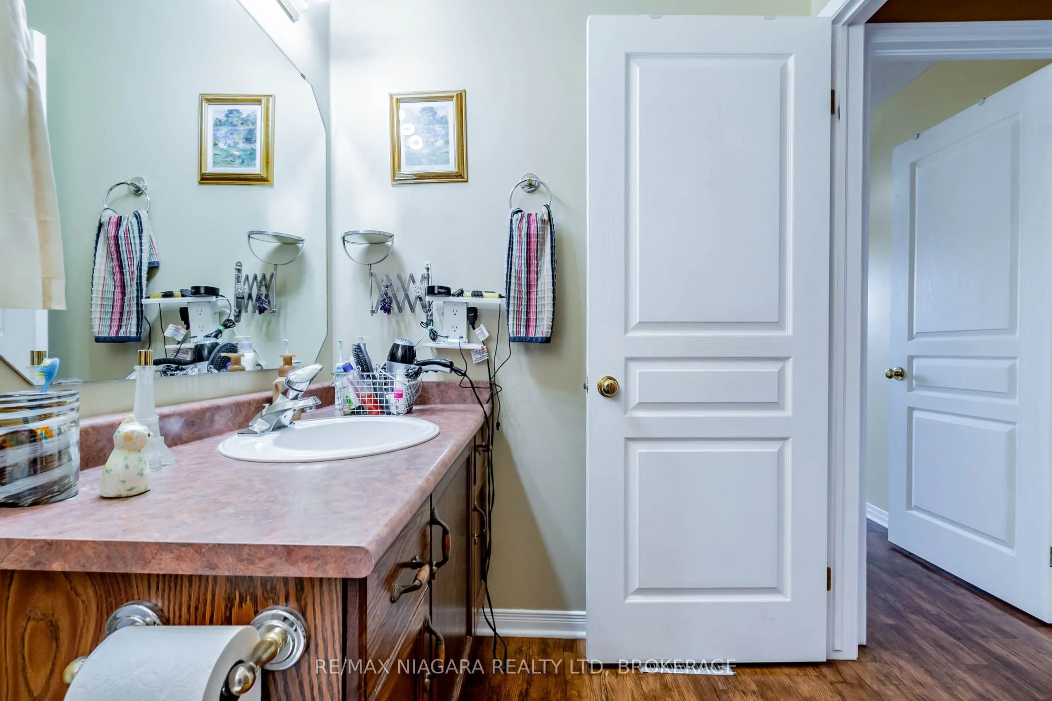 14 JENNIFER Crescent