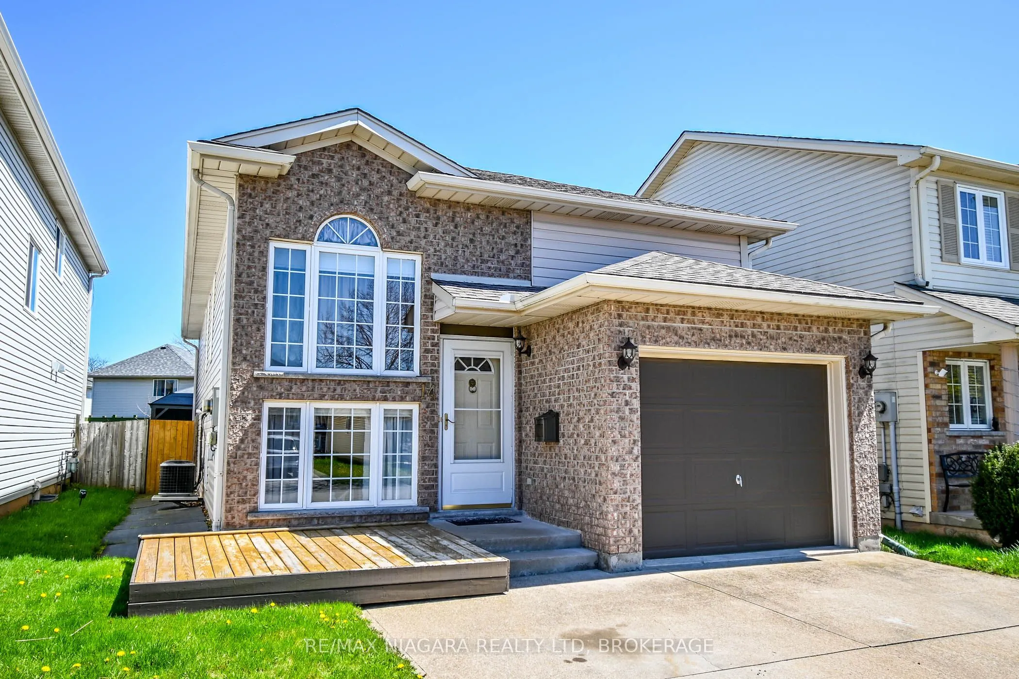 14 JENNIFER Crescent