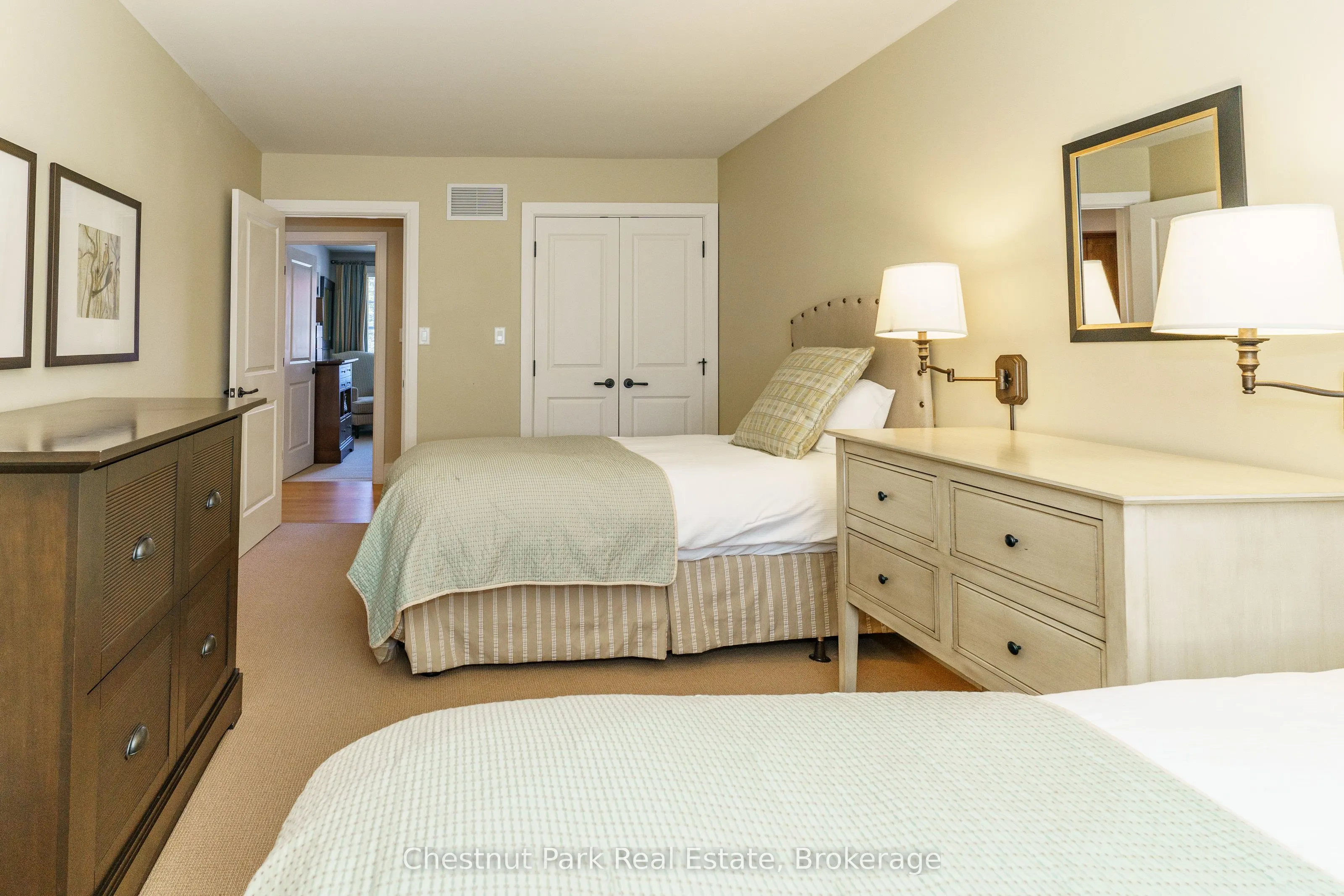101 GLEN ABBEY Way #3
