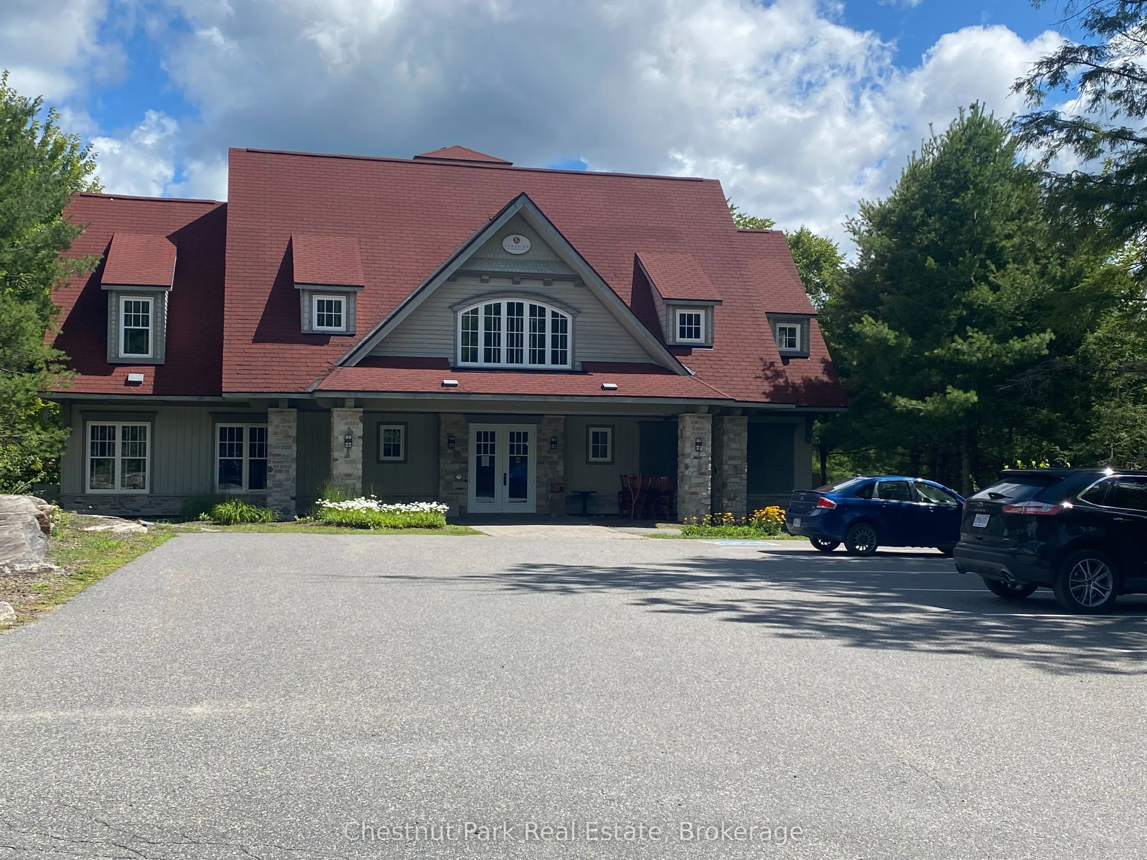 101 GLEN ABBEY Way #3