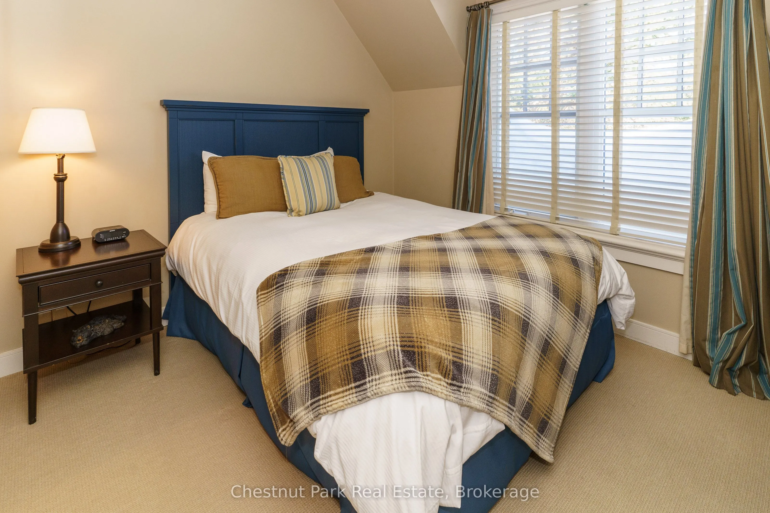 101 GLEN ABBEY Way #3