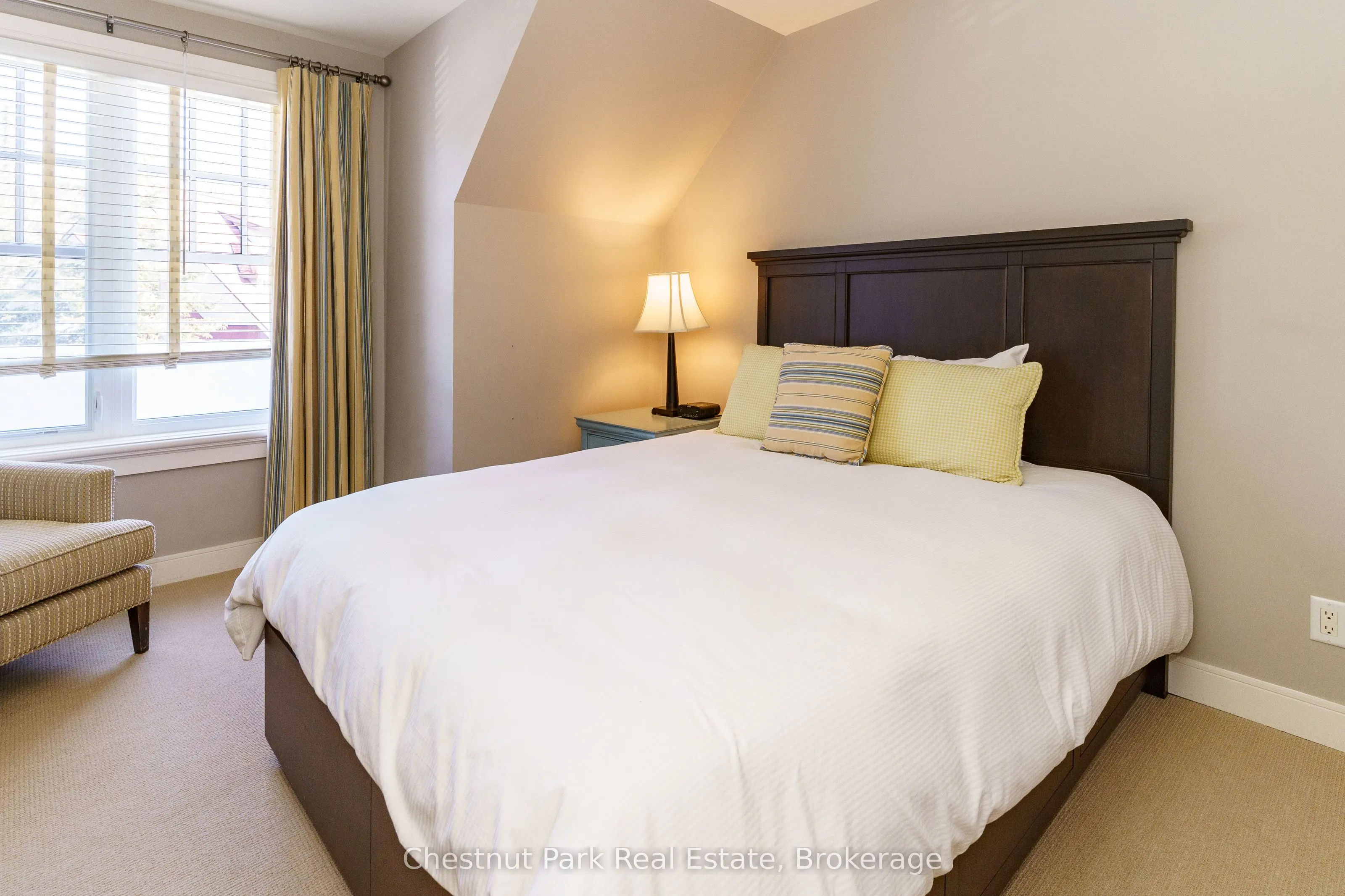 101 GLEN ABBEY Way #3