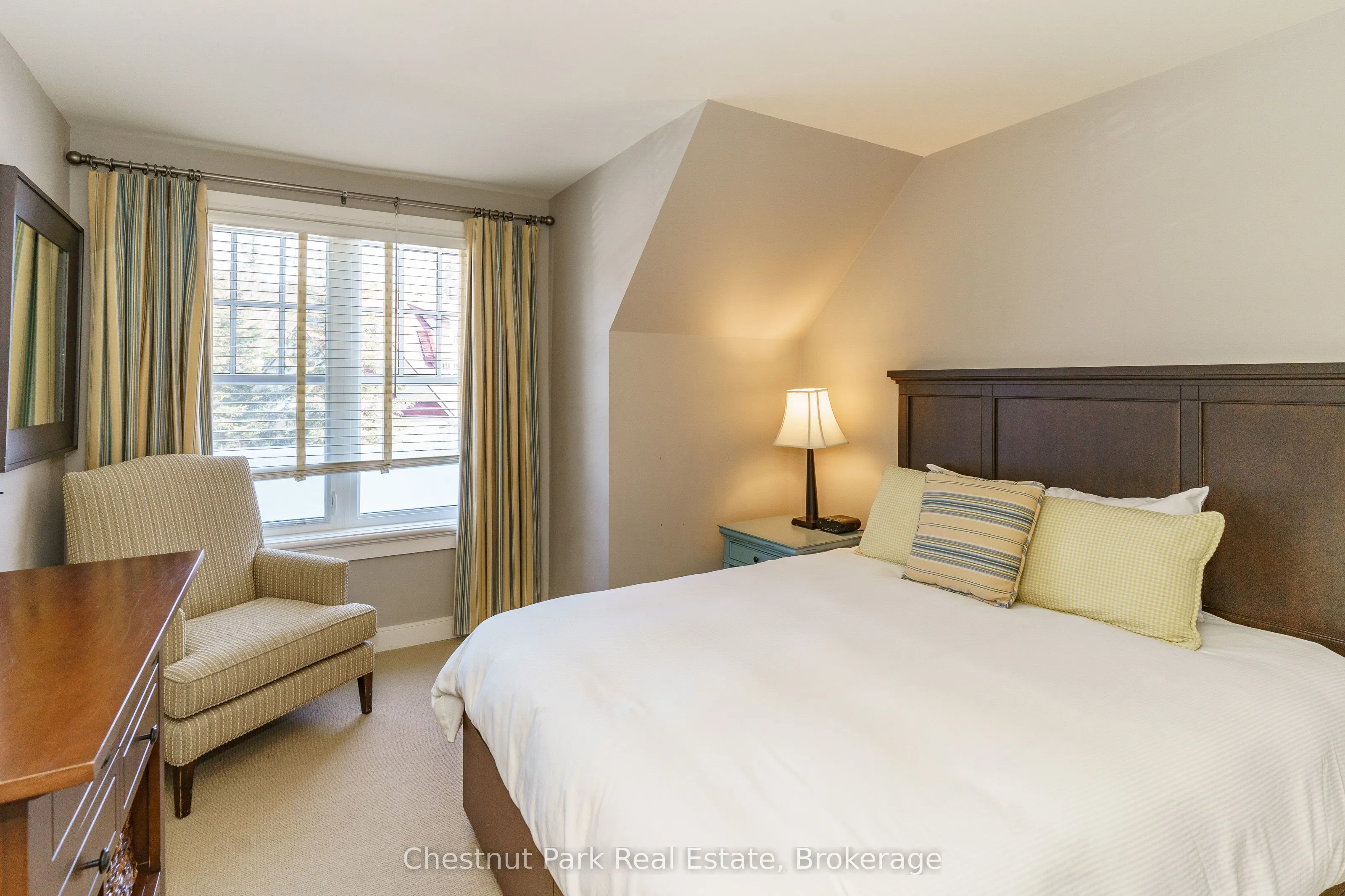 101 GLEN ABBEY Way #3