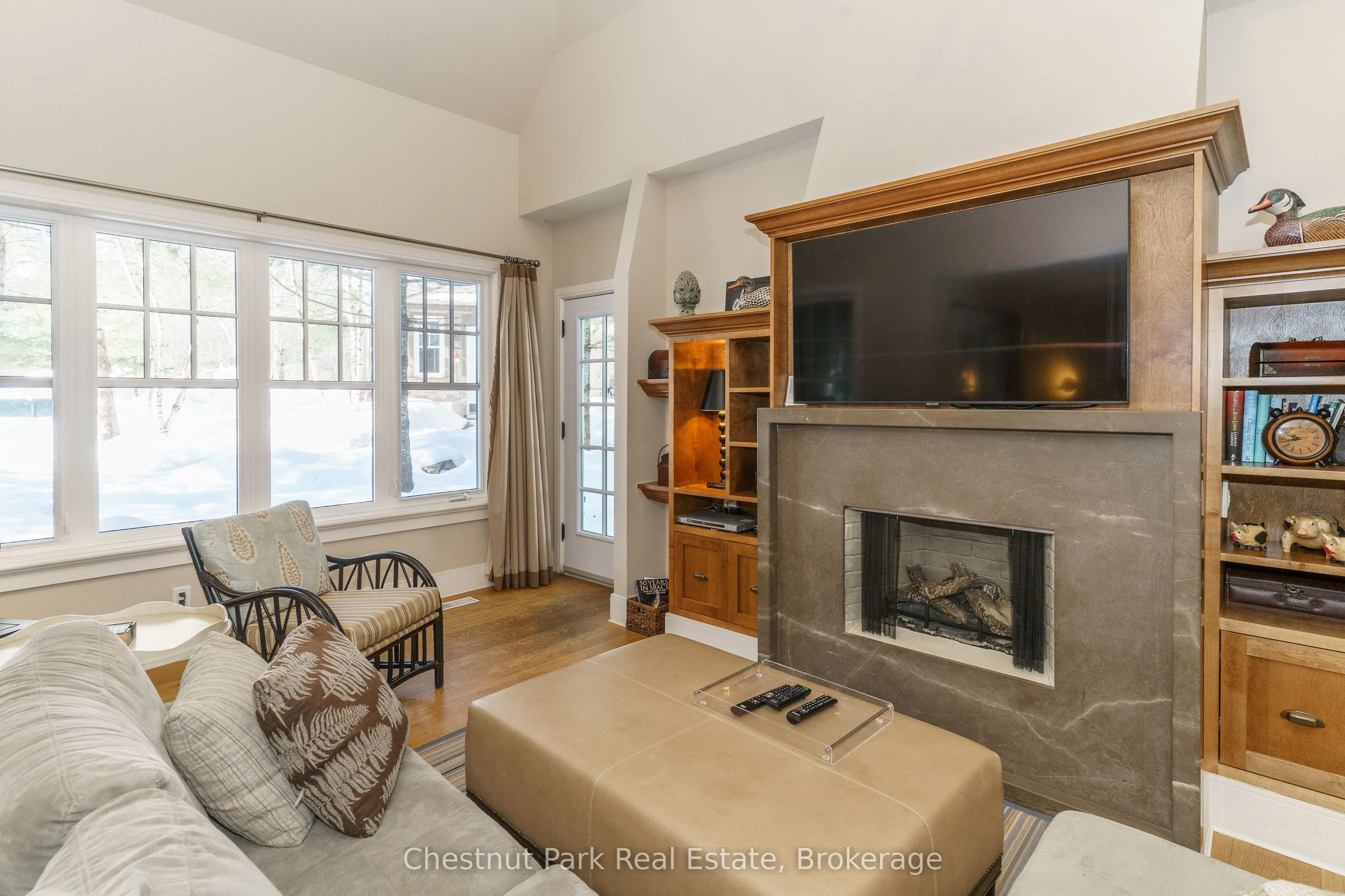 101 GLEN ABBEY Way #3