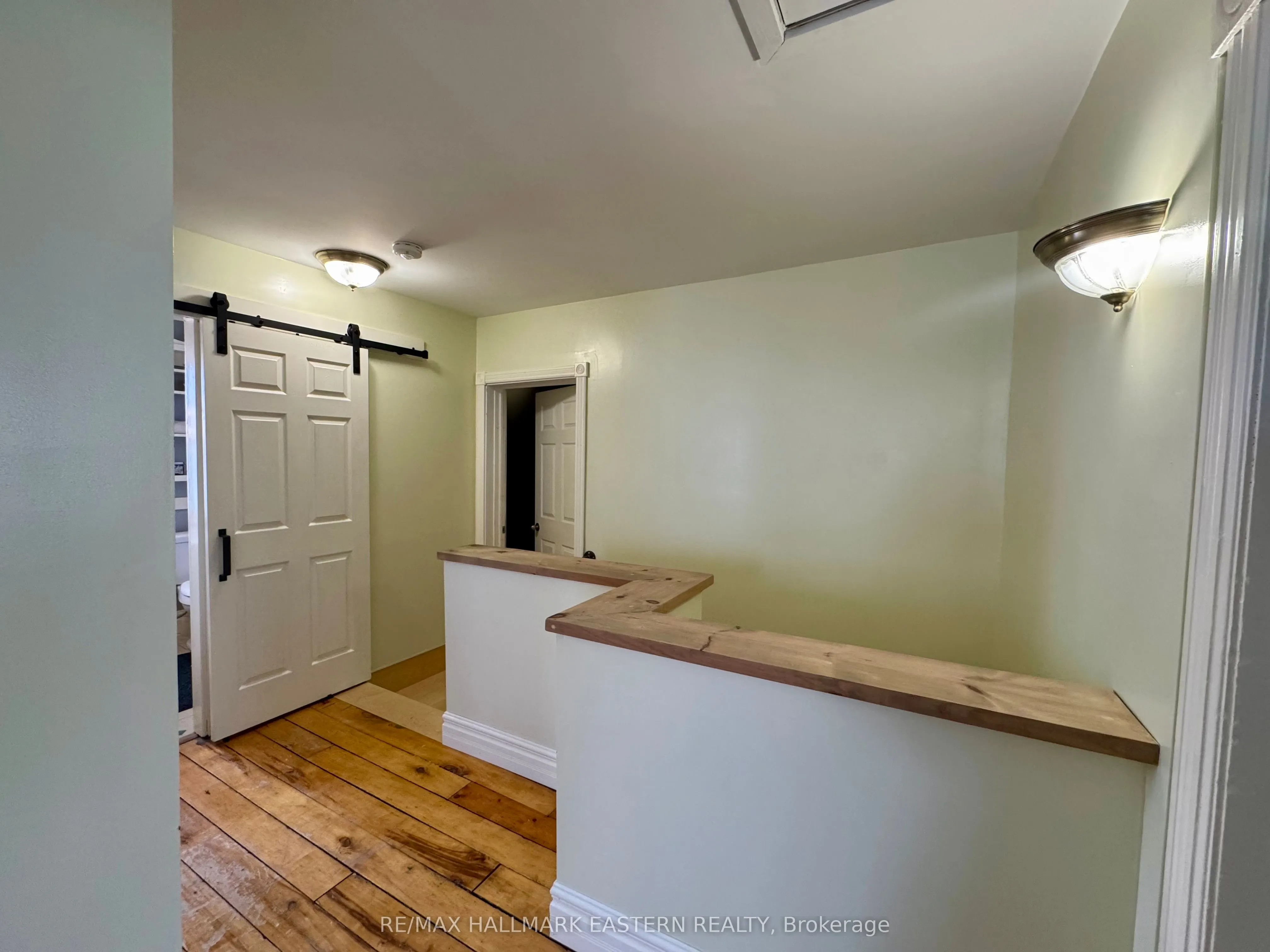 2464 Queen Mary Street