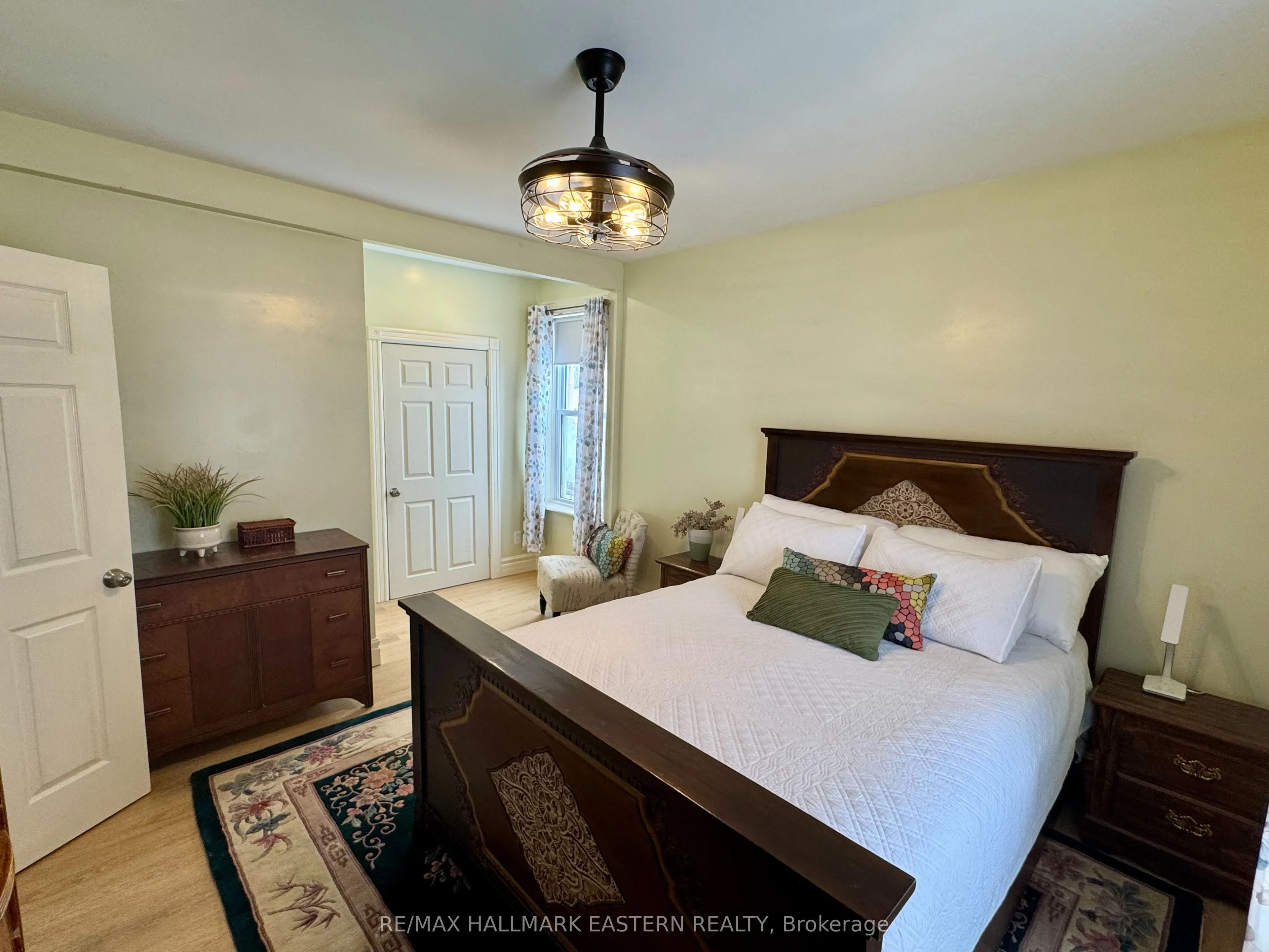 2464 Queen Mary Street