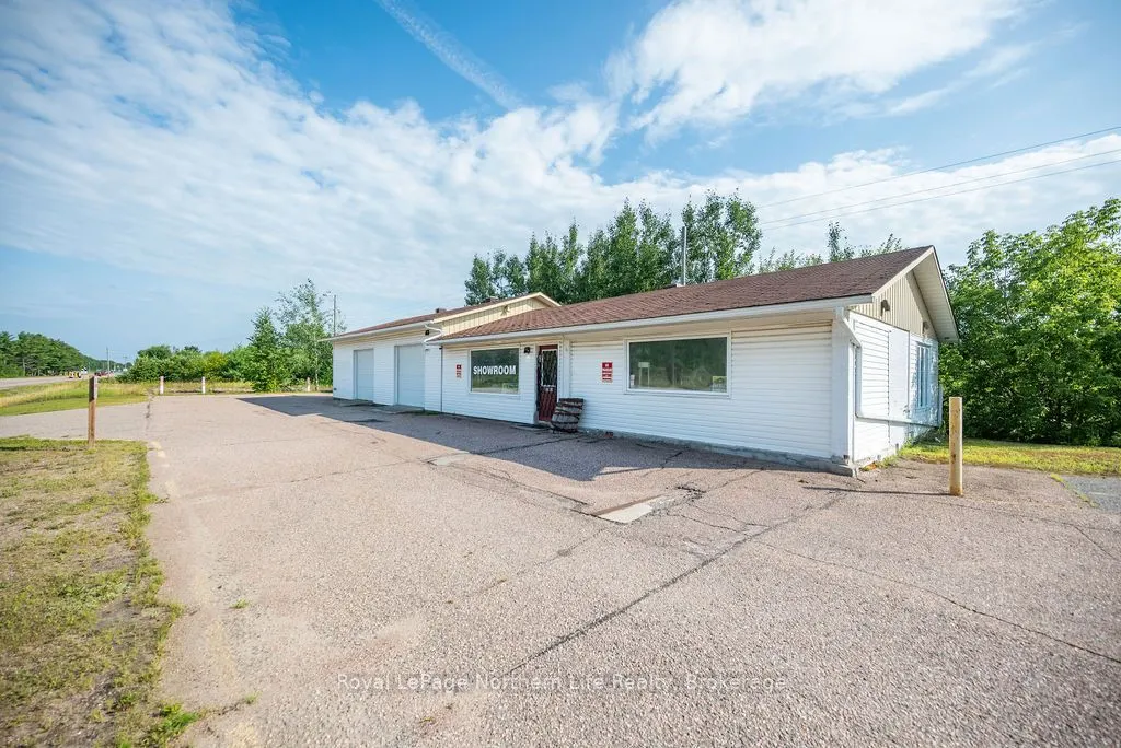 2427 Petawawa Boulevard