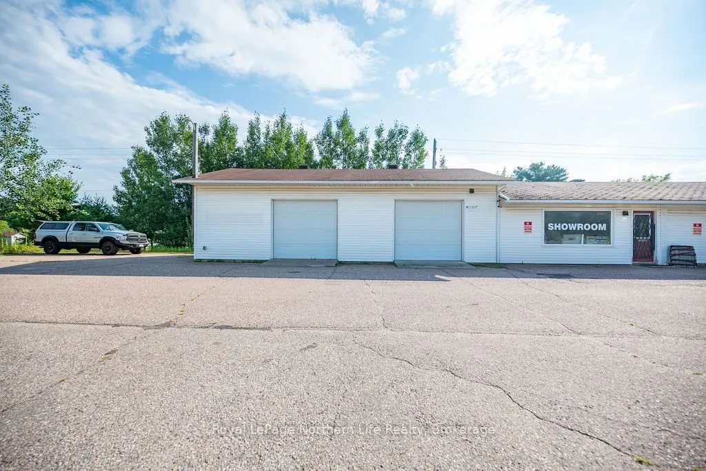 2427 Petawawa Boulevard