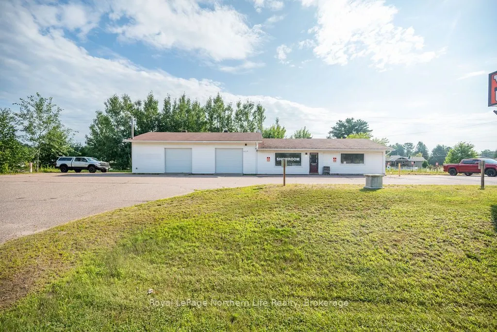 2427 Petawawa Boulevard