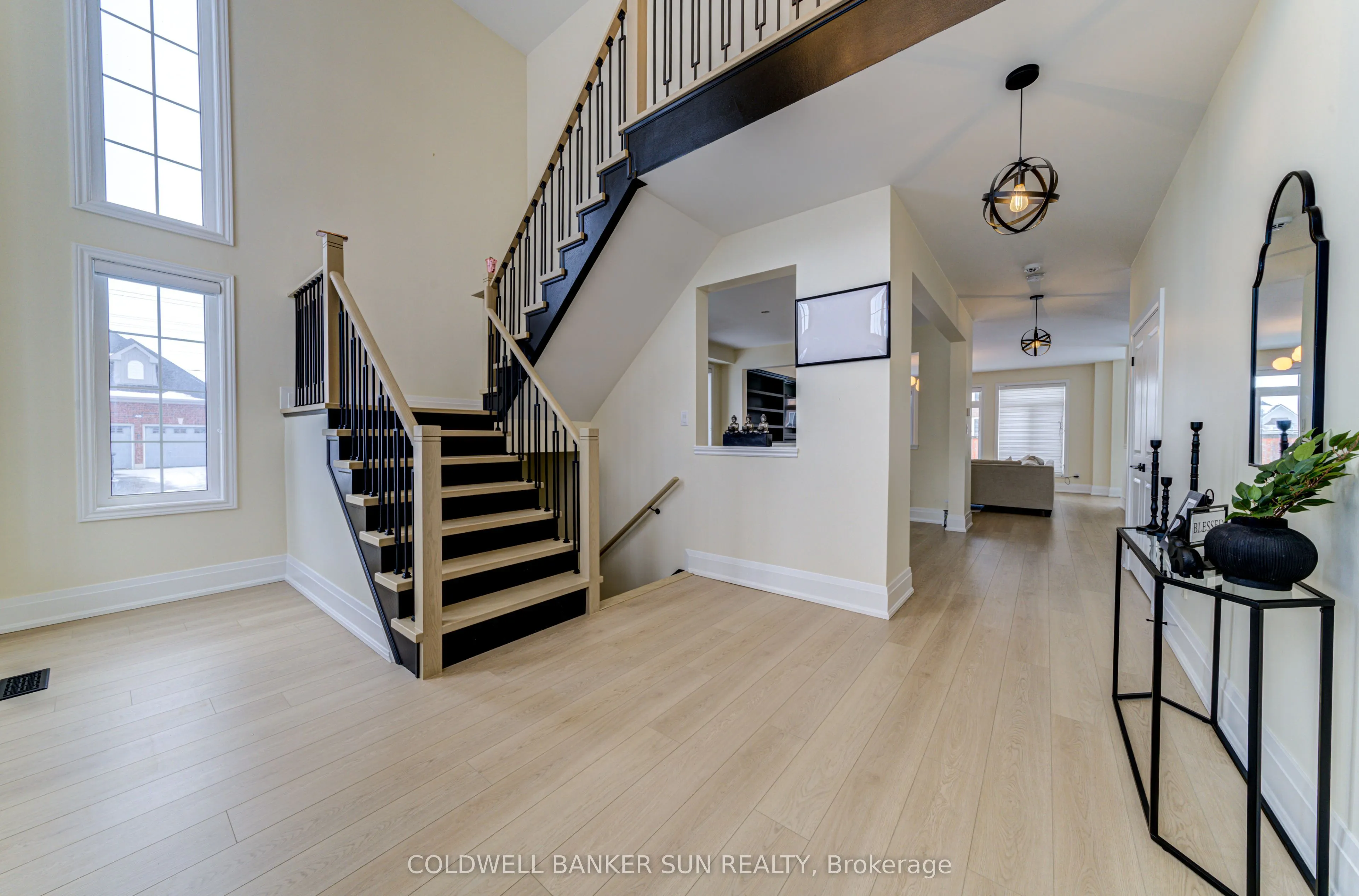 33 Ellis Crescent