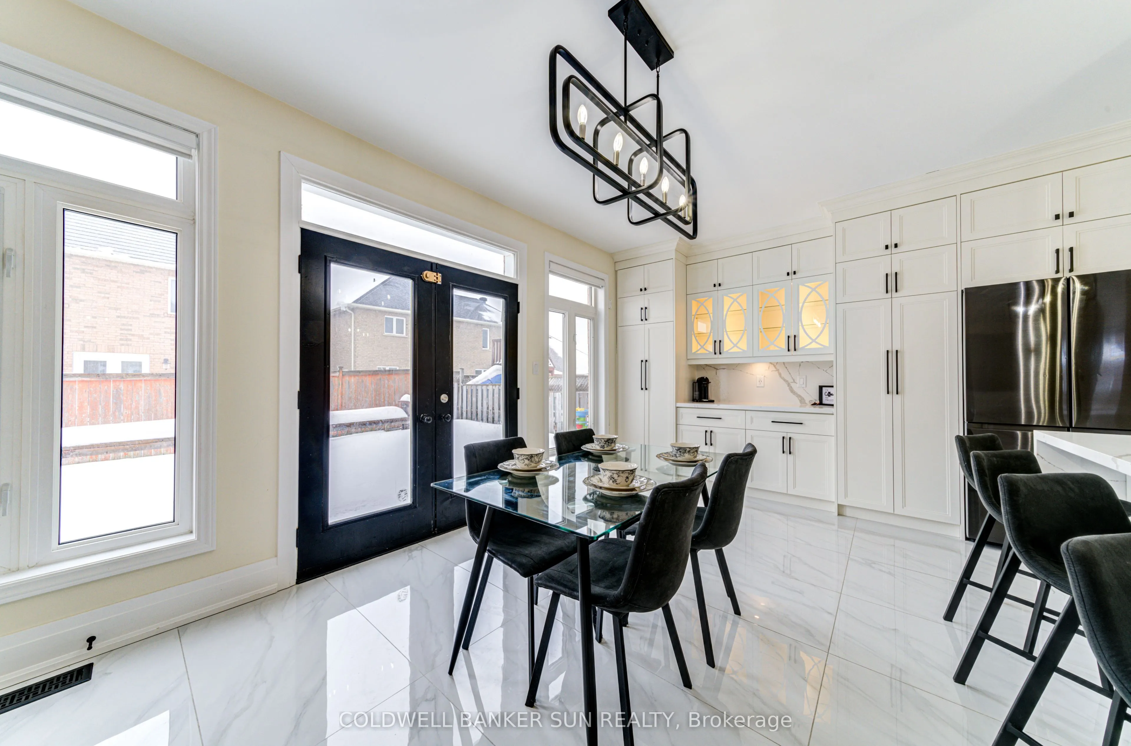 33 Ellis Crescent