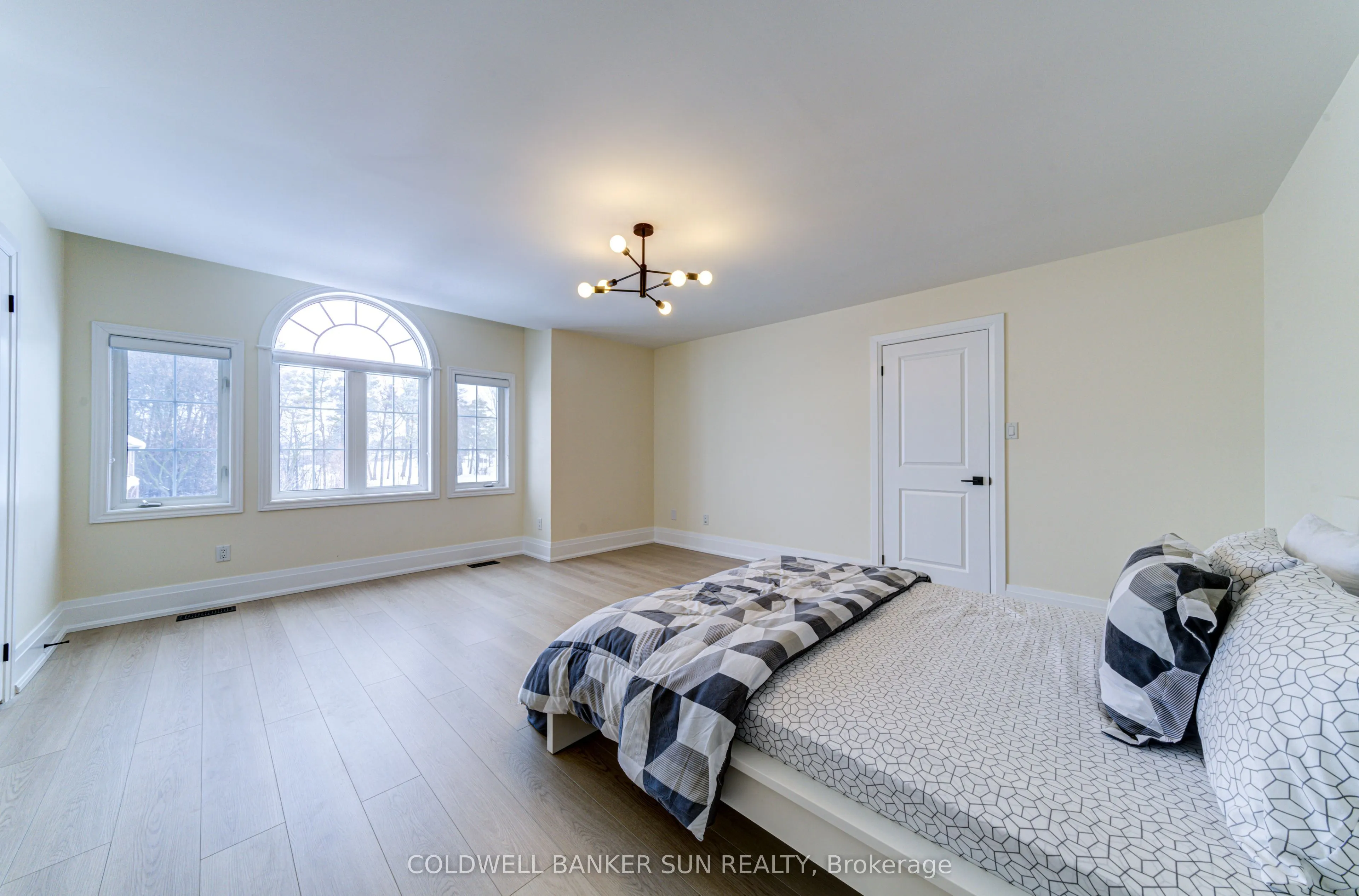 33 Ellis Crescent