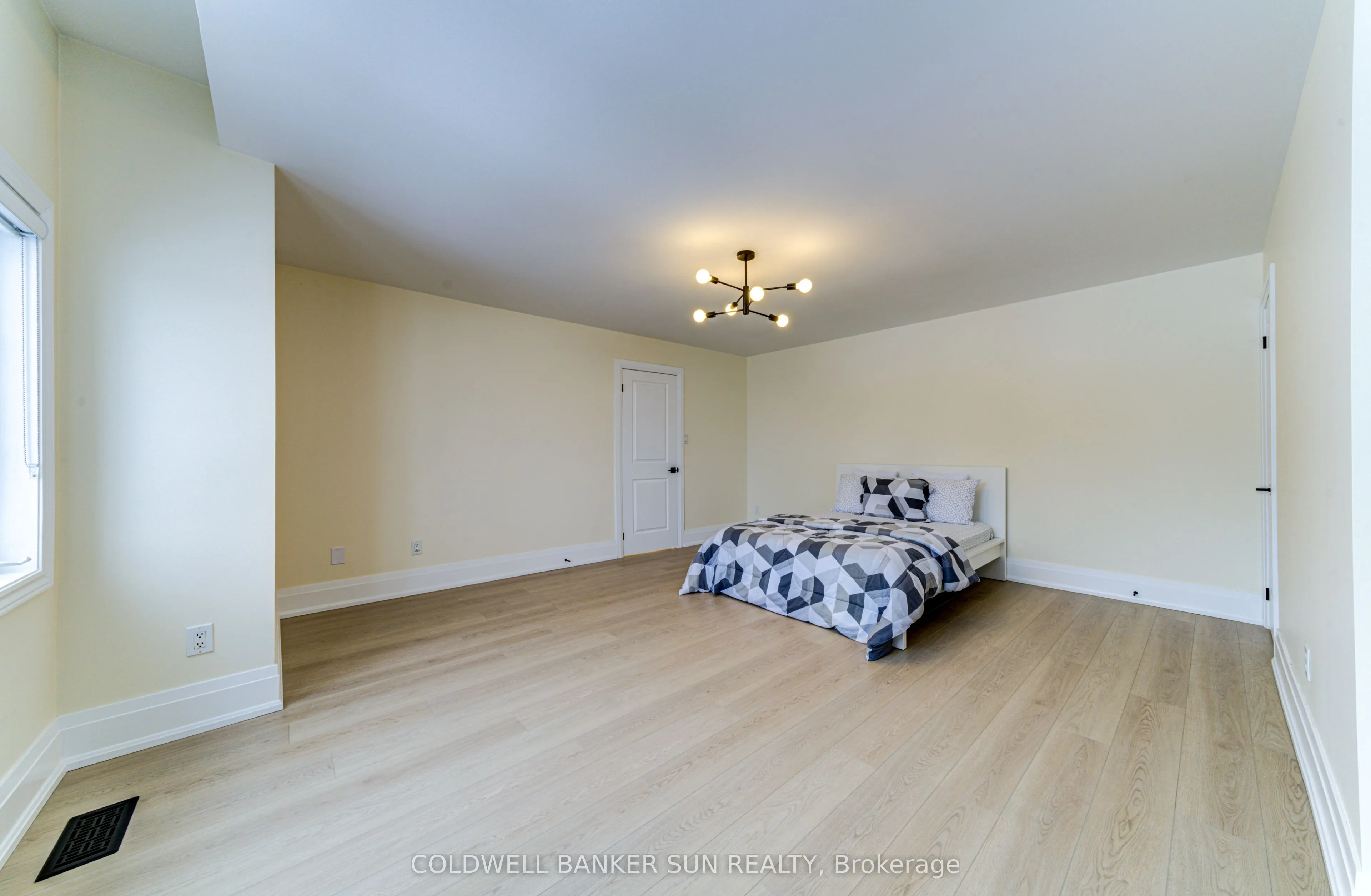33 Ellis Crescent