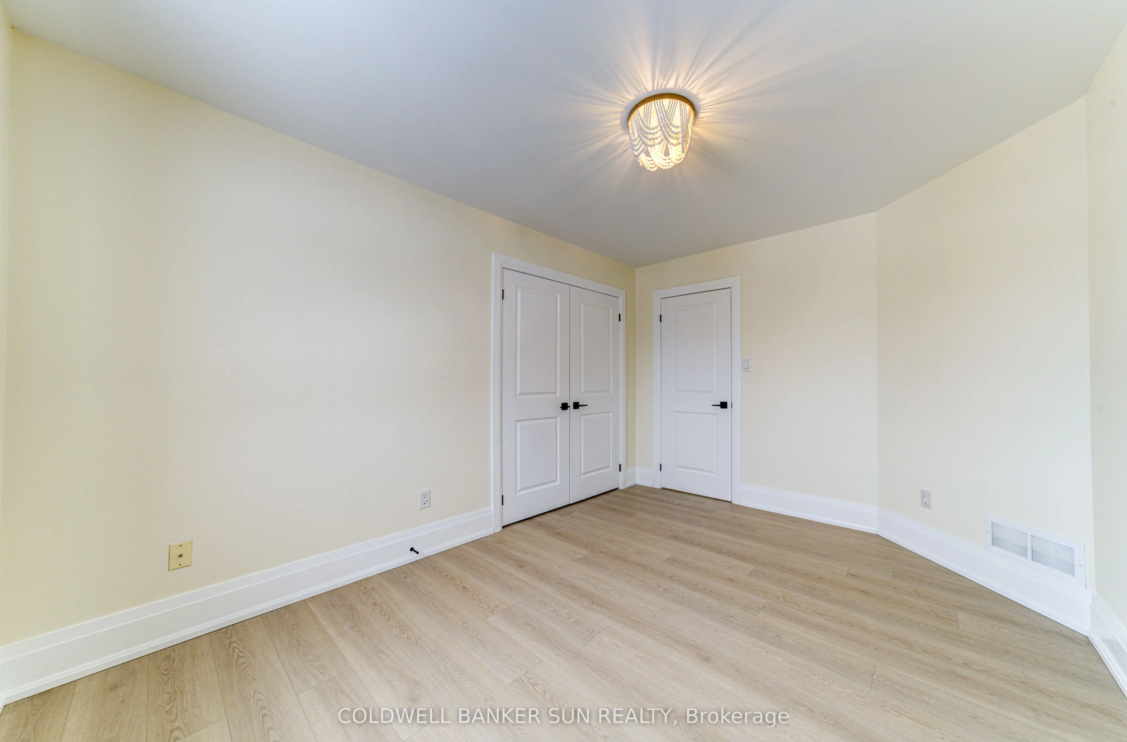 33 Ellis Crescent