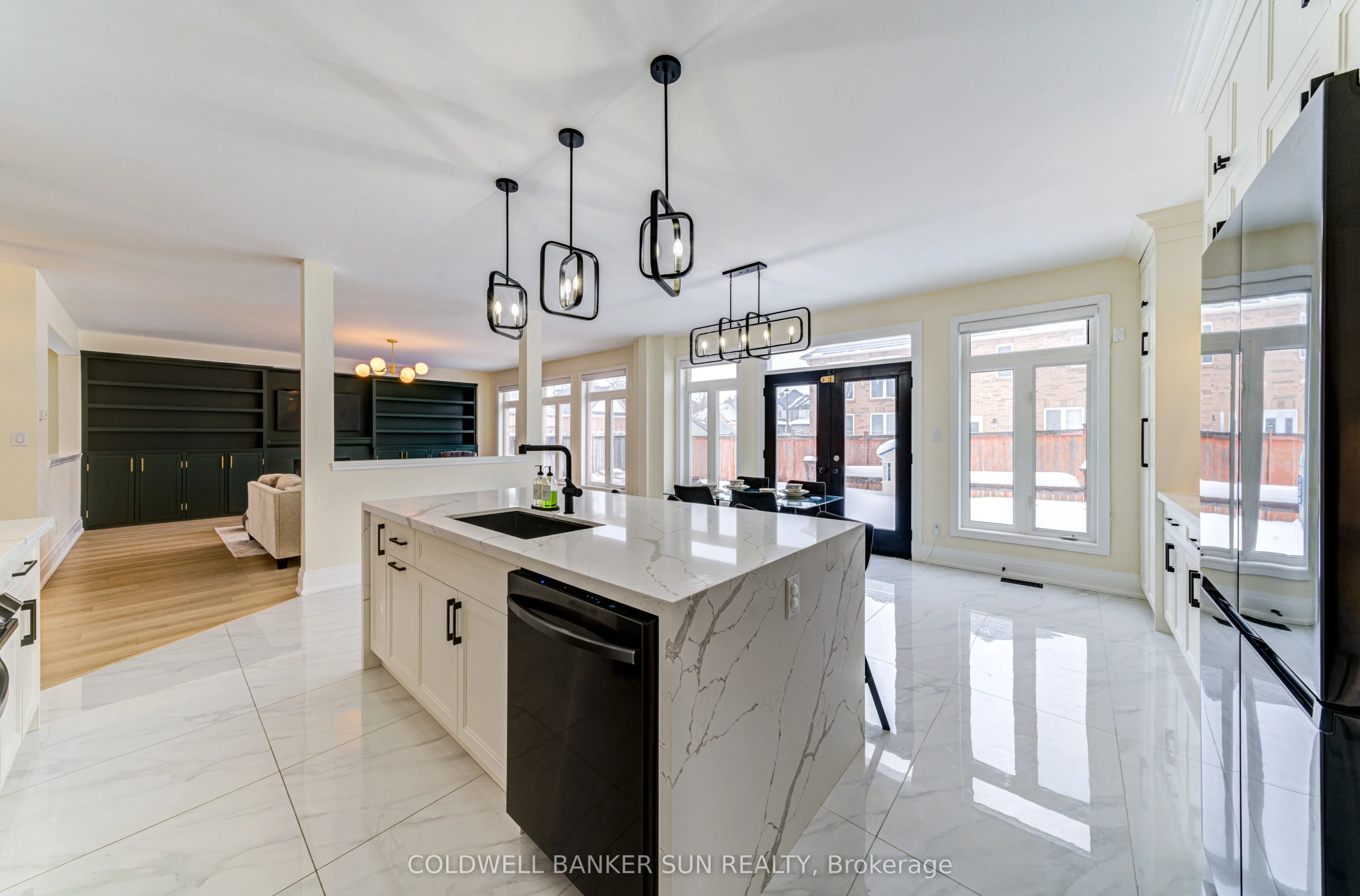 33 Ellis Crescent