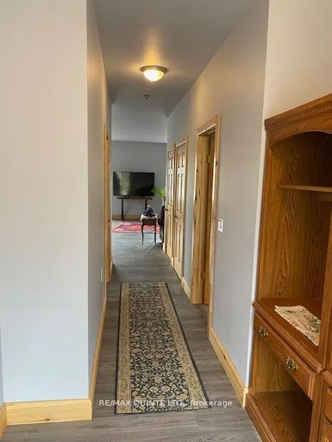 325 Douglas Road W