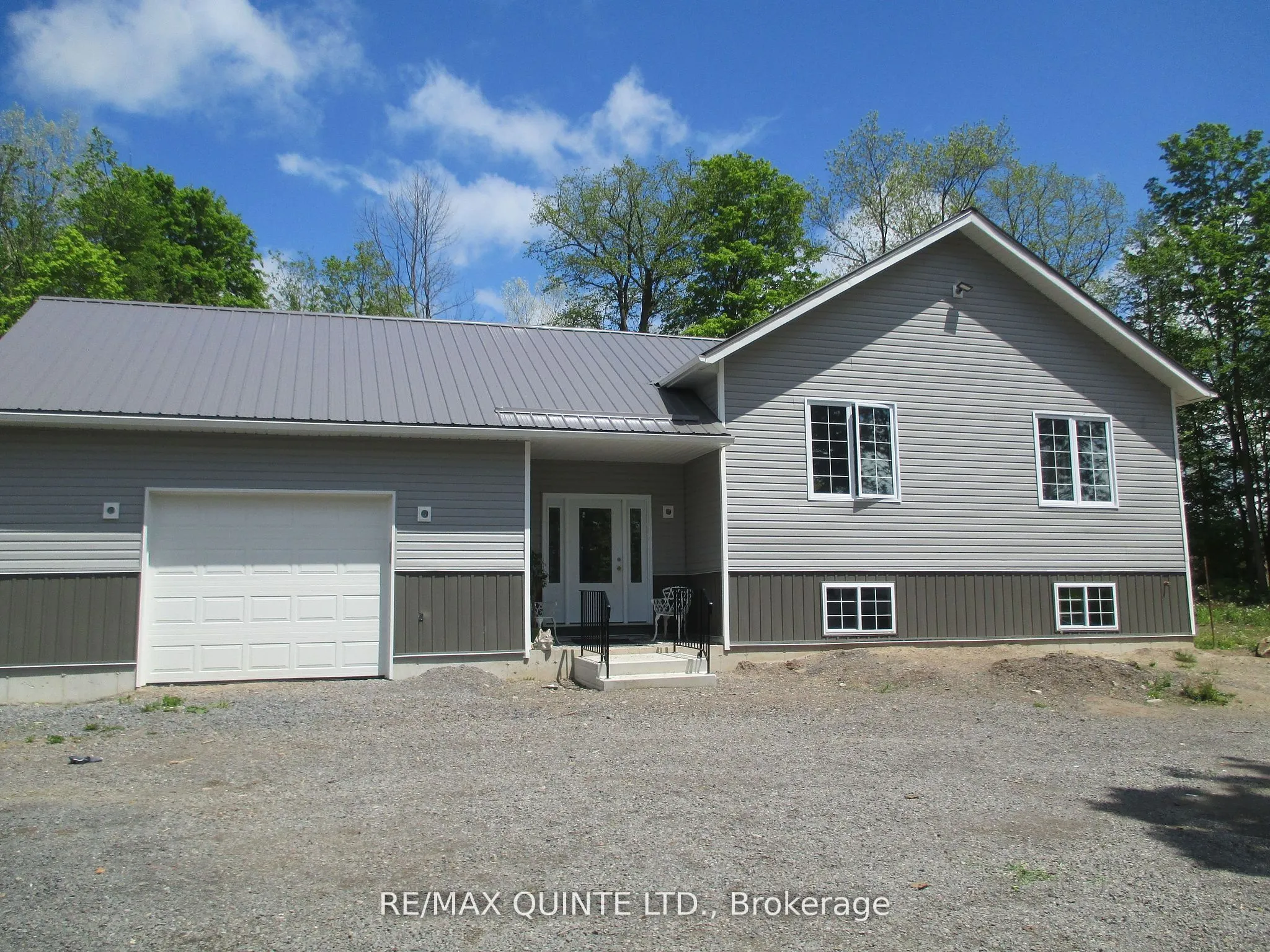 325 Douglas Road W