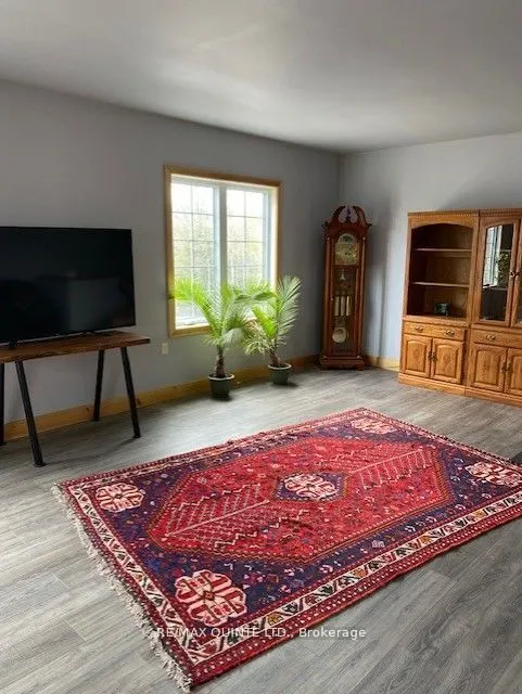 325 Douglas Road W