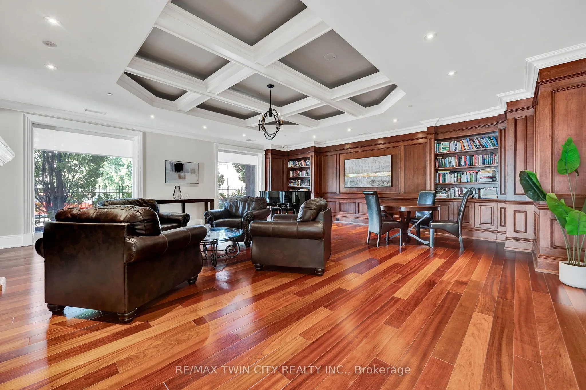 223 Erb Street W, #808