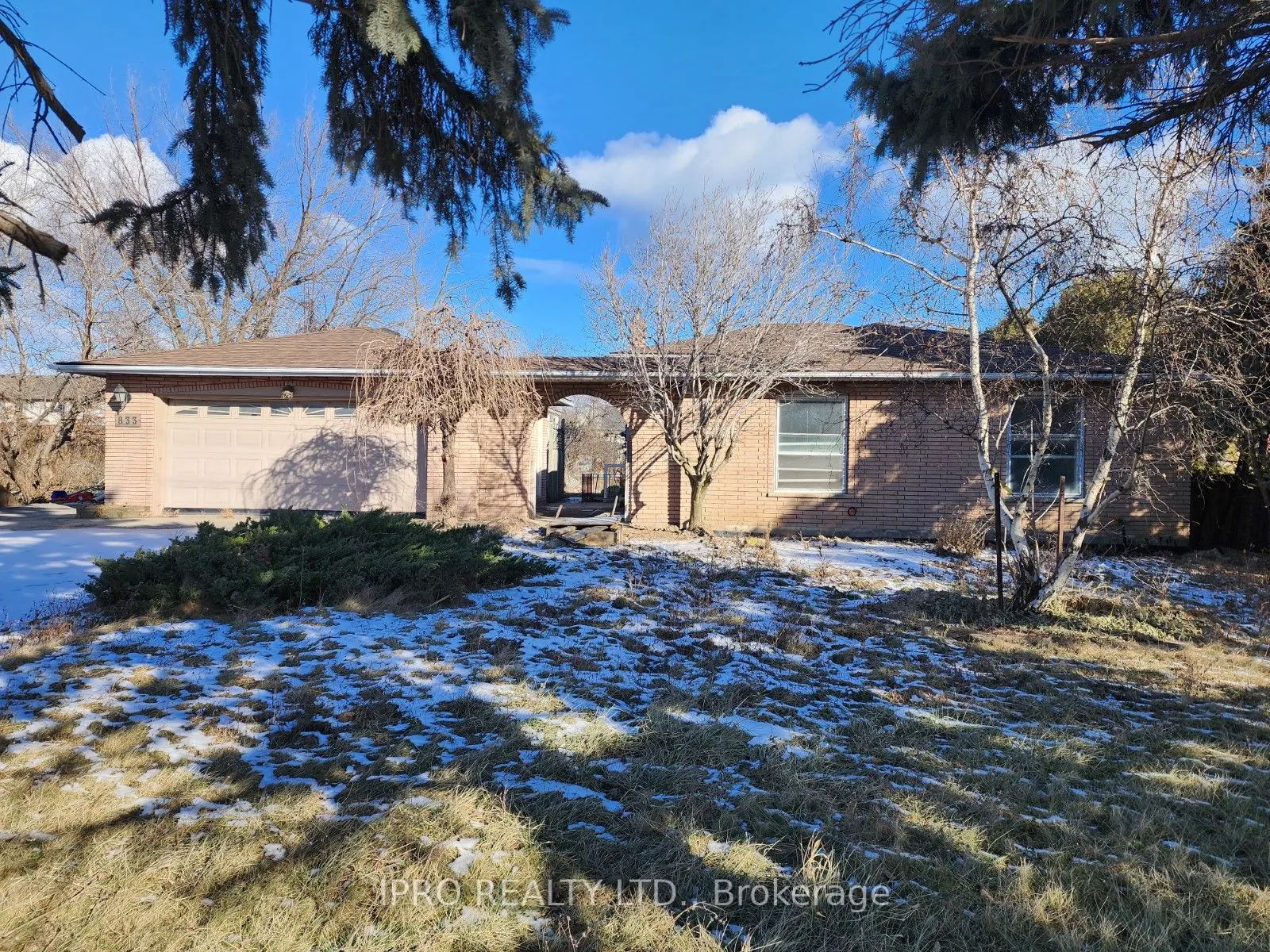 833 North Service Road