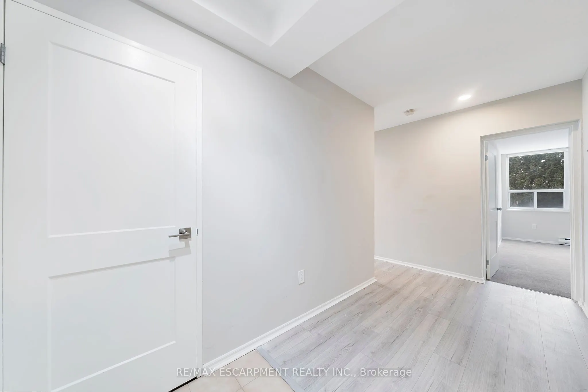 28 Robinson Street N #101
