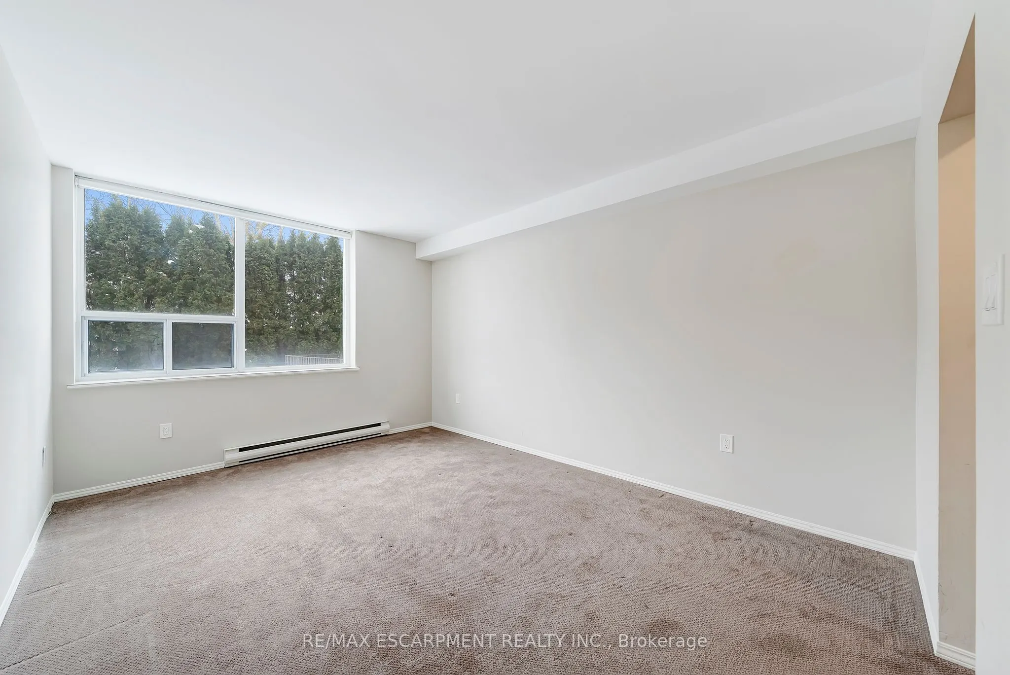 28 Robinson Street N #101