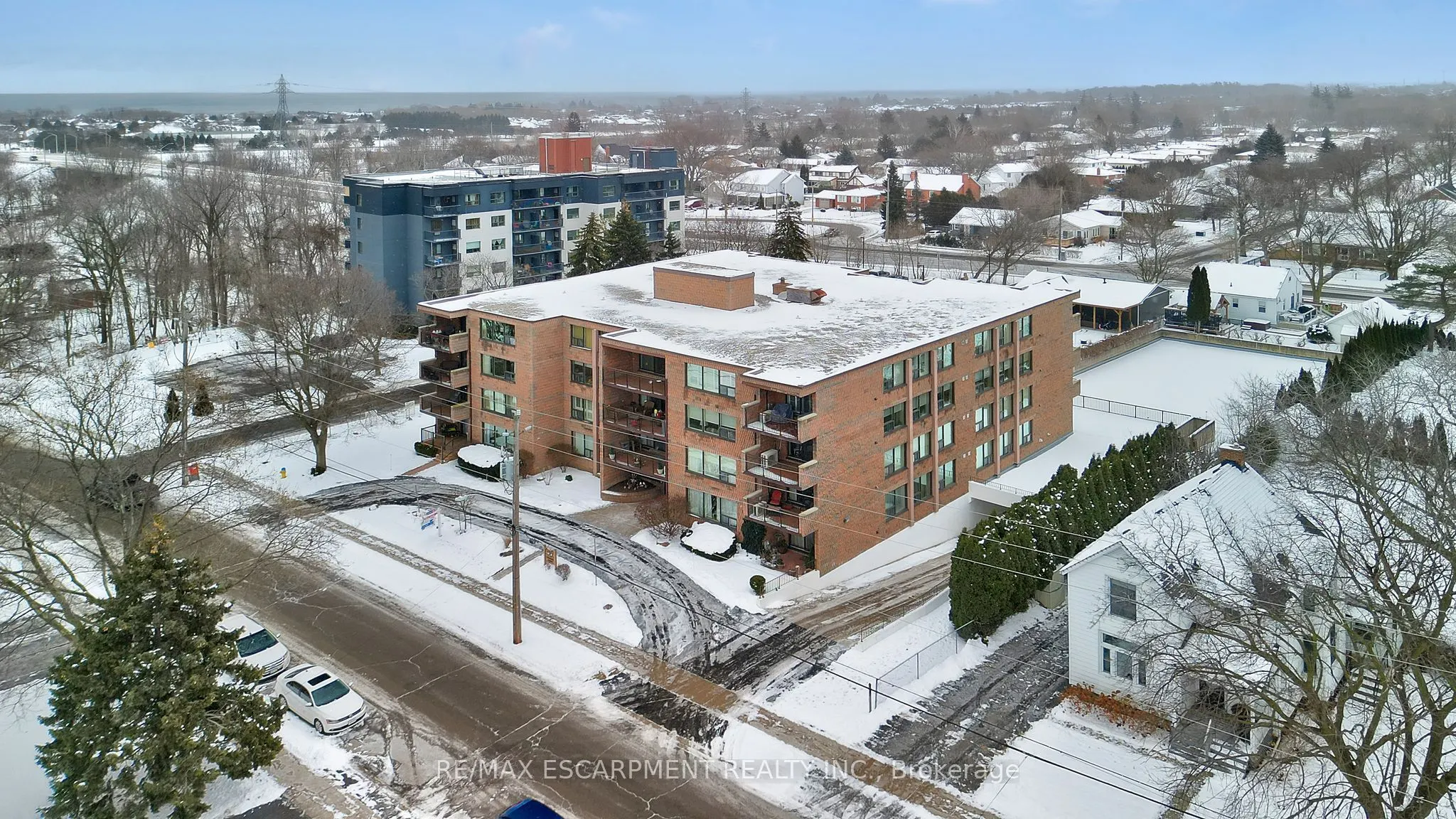 28 Robinson Street N #101