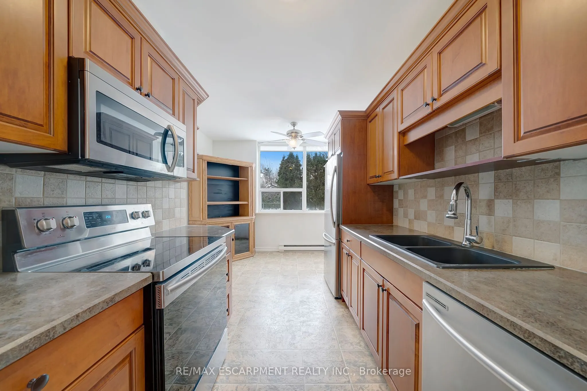 28 Robinson Street N #101