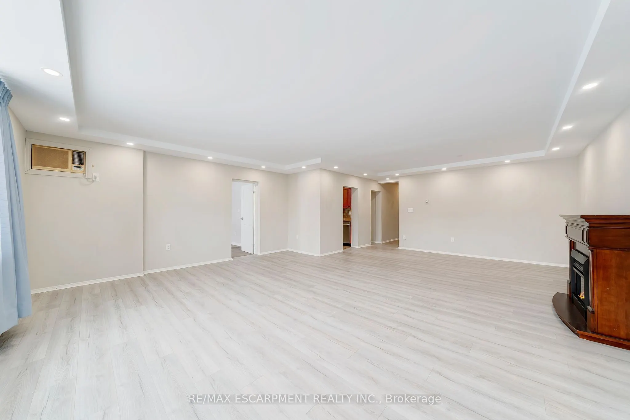 28 Robinson Street N #101
