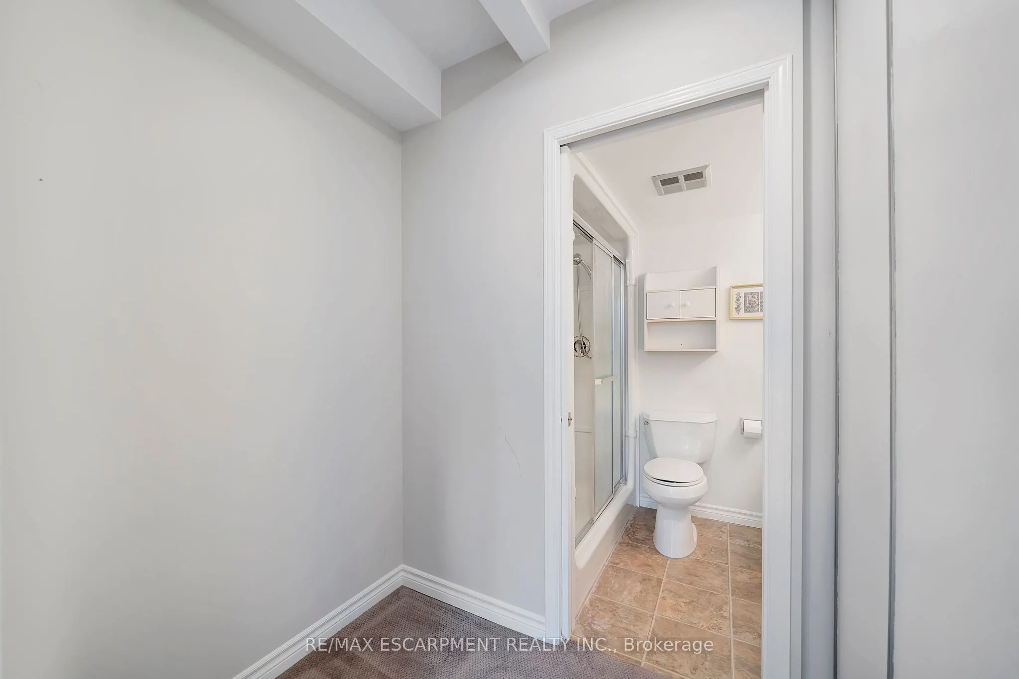 28 Robinson Street N #101