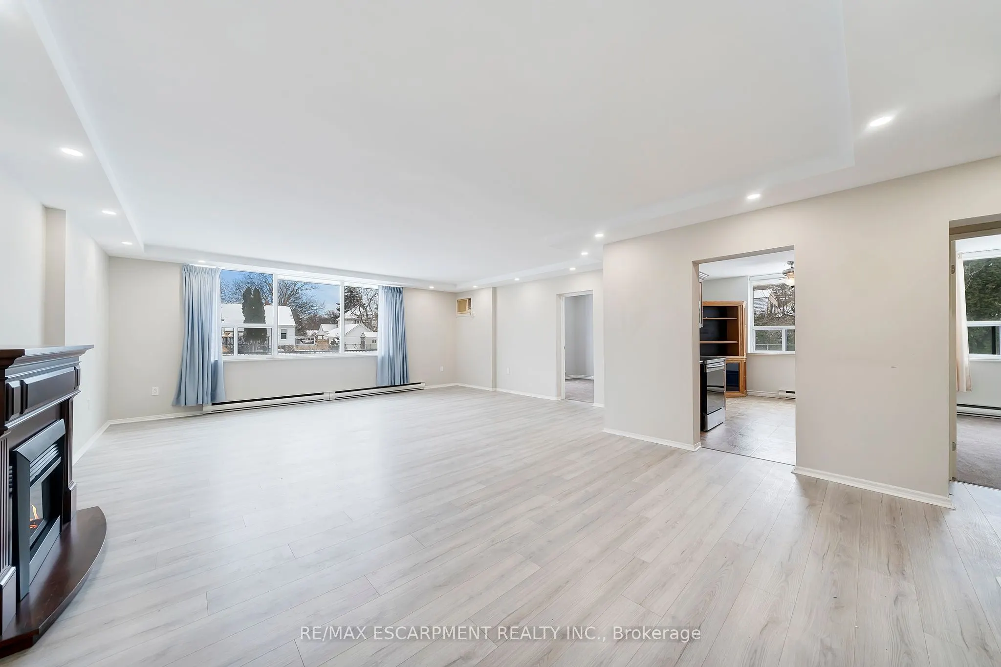 28 Robinson Street N #101