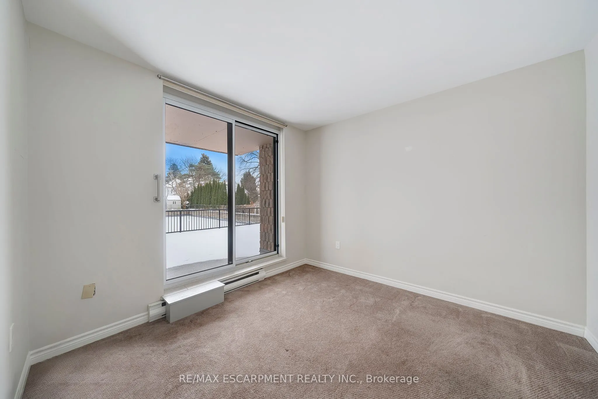 28 Robinson Street N #101