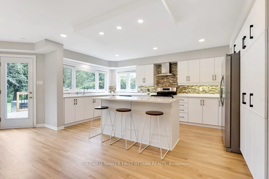 5525 PETTAPIECE Crescent