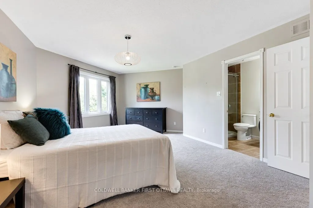 5525 PETTAPIECE Crescent