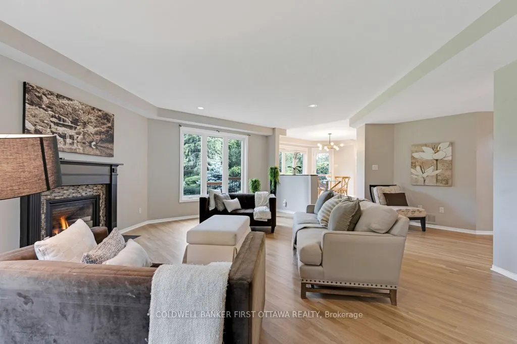 5525 PETTAPIECE Crescent
