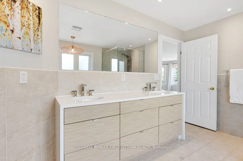 5525 PETTAPIECE Crescent