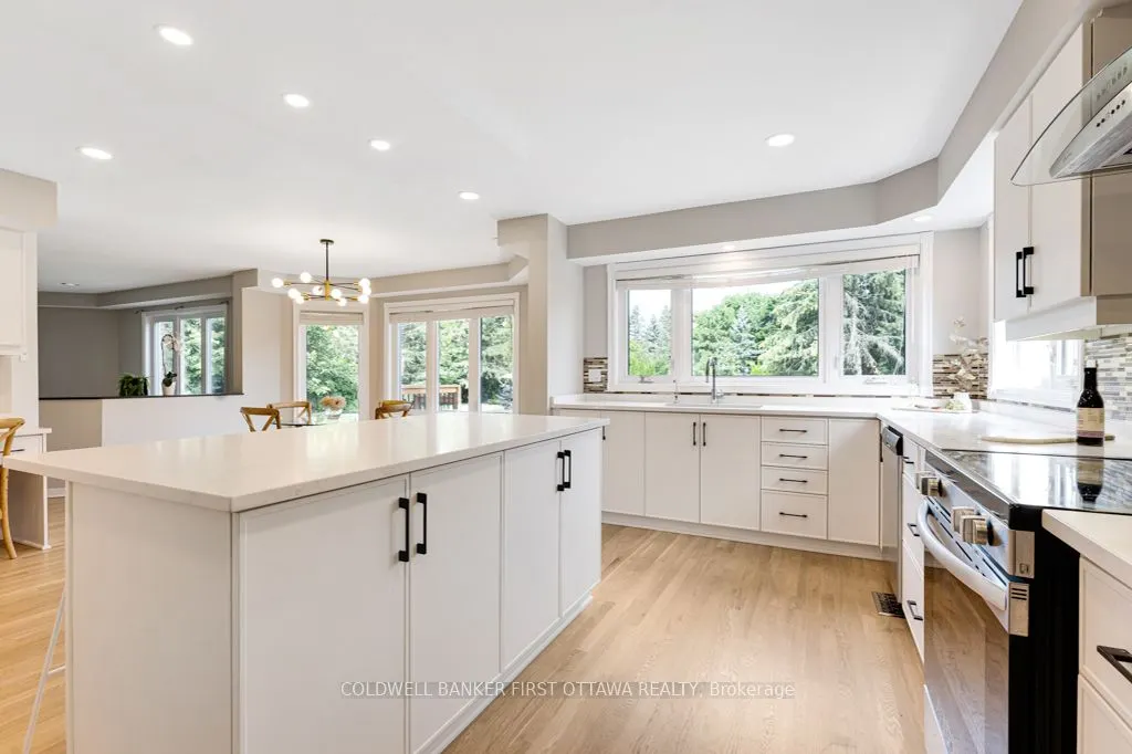 5525 PETTAPIECE Crescent