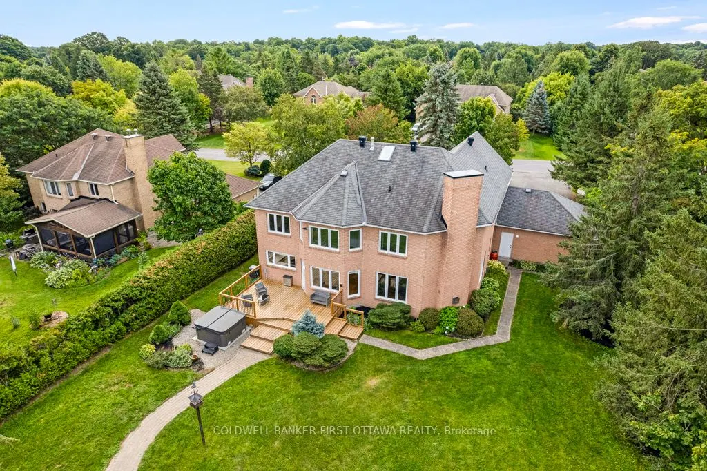 5525 PETTAPIECE Crescent