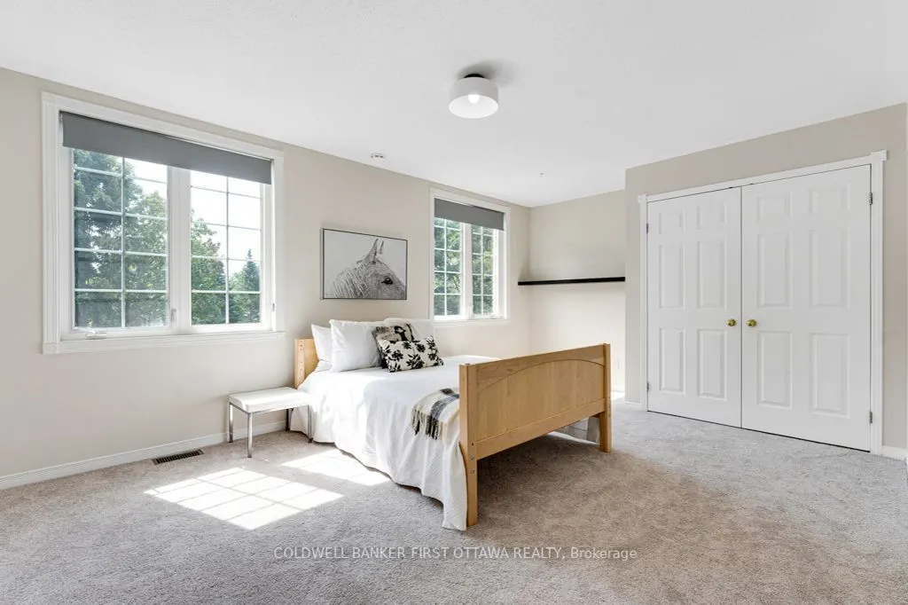 5525 PETTAPIECE Crescent