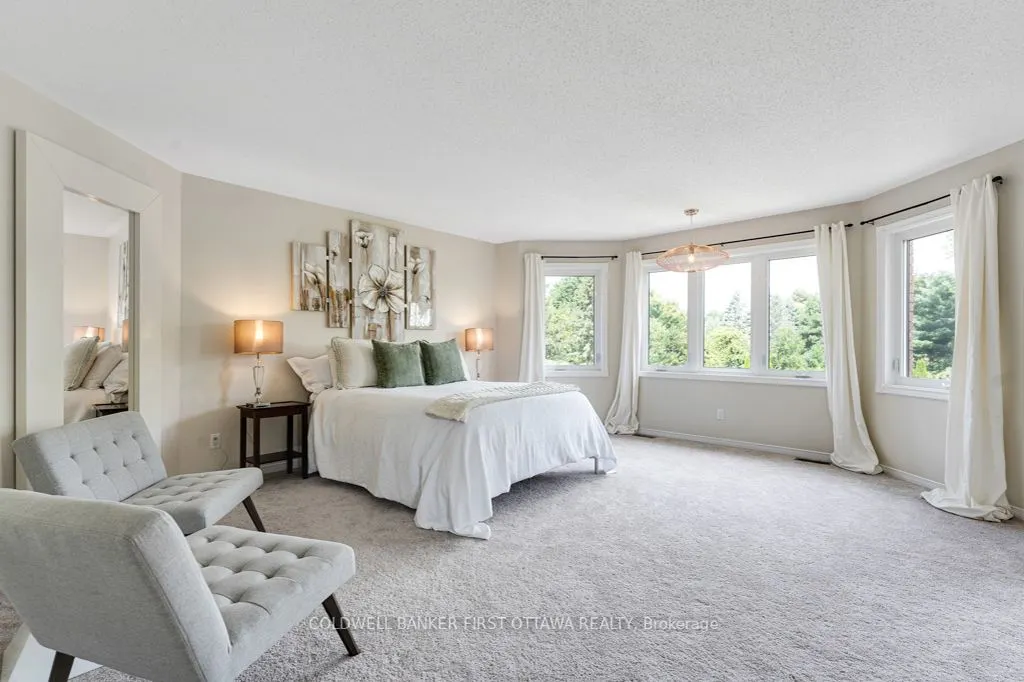 5525 PETTAPIECE Crescent