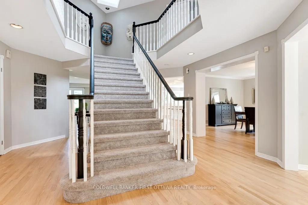 5525 PETTAPIECE Crescent